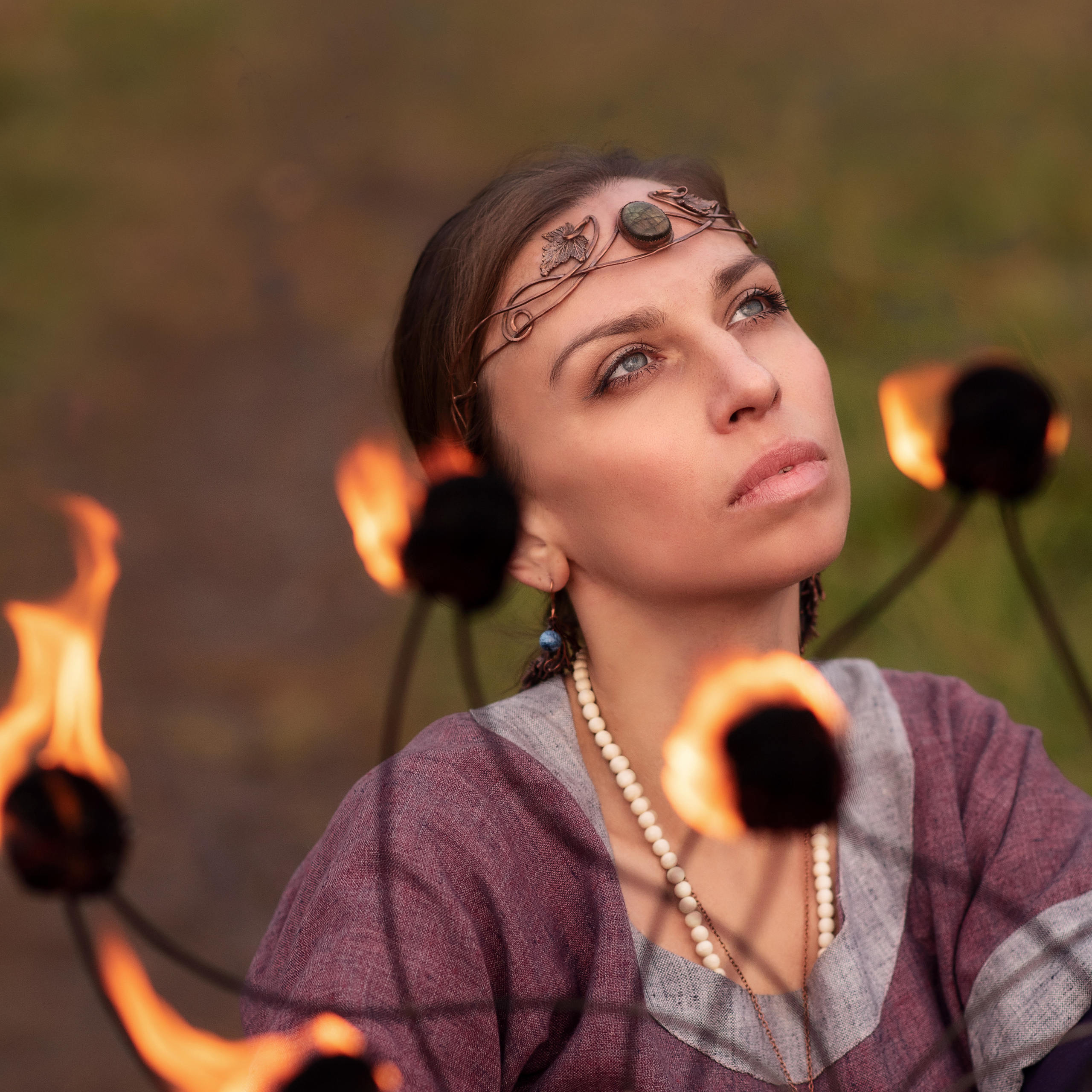 Ира фотосессия с огнем на Гатчине. Фотографы в Орле Шестопаловы Юлия и Юрий