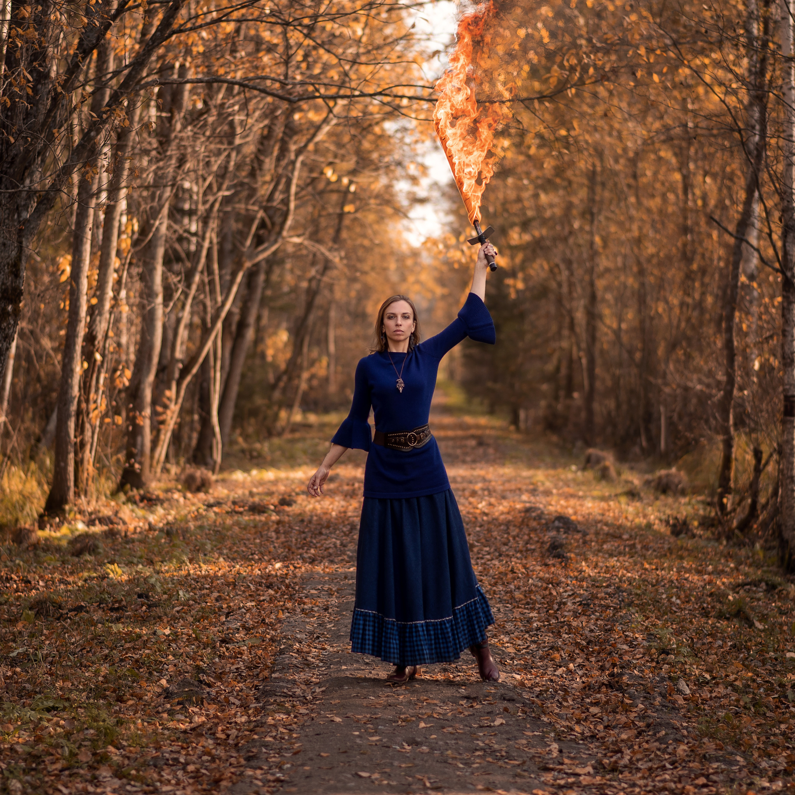 Ира фотосессия с огнем на Гатчине. Фотографы в Орле Шестопаловы Юлия и Юрий