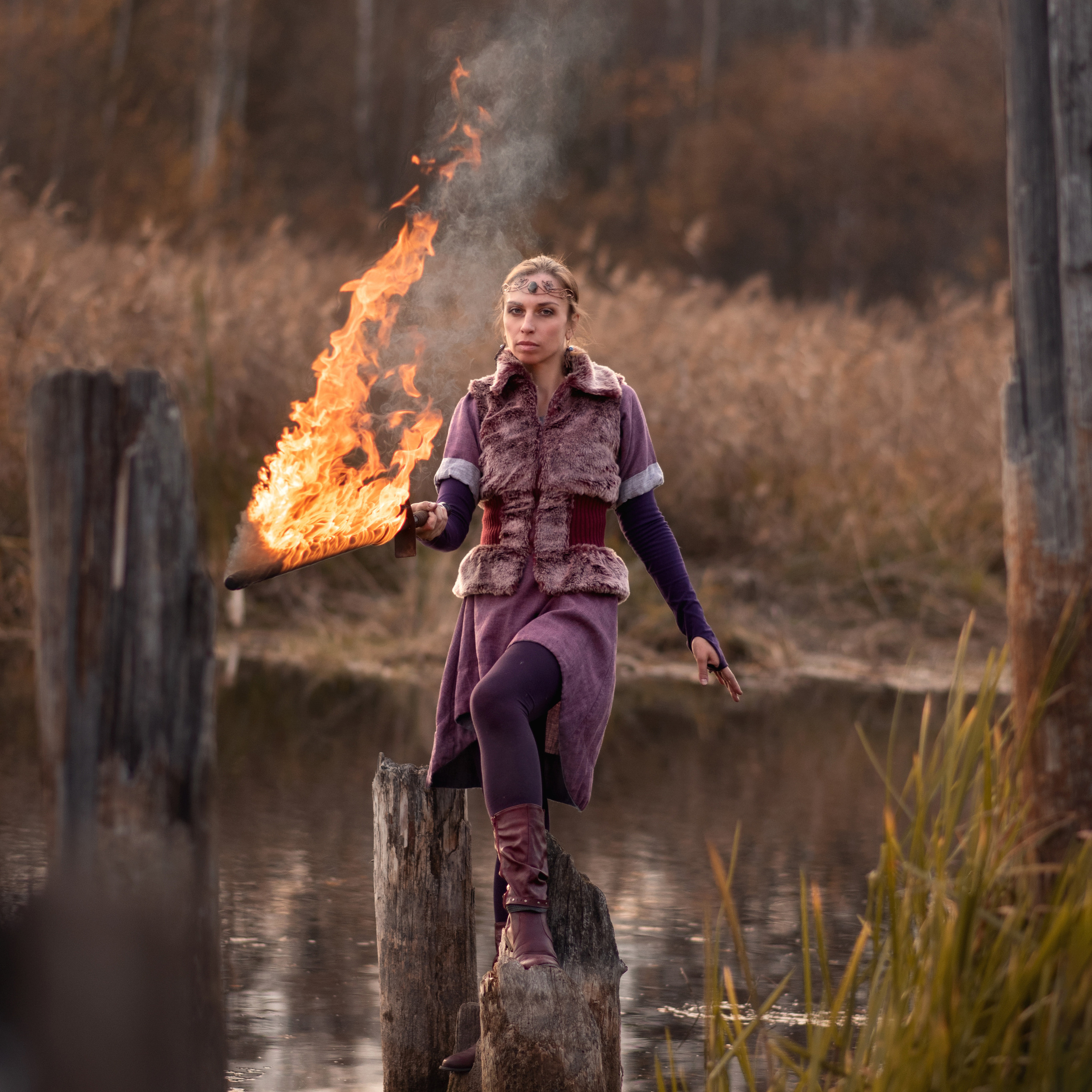 Ира фотосессия с огнем на Гатчине. Фотографы в Орле Шестопаловы Юлия и Юрий