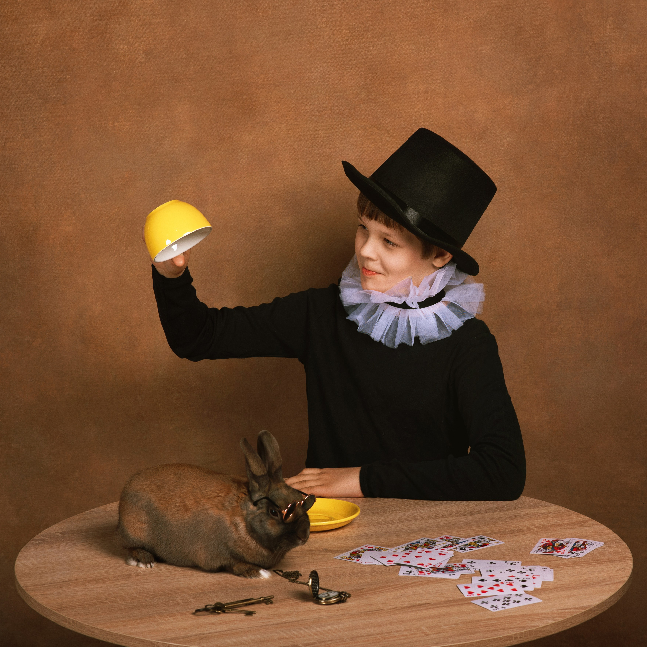 Владимир — фотосессия с кроликом. Фотографы в Орле Шестопаловы Юлия и Юрий