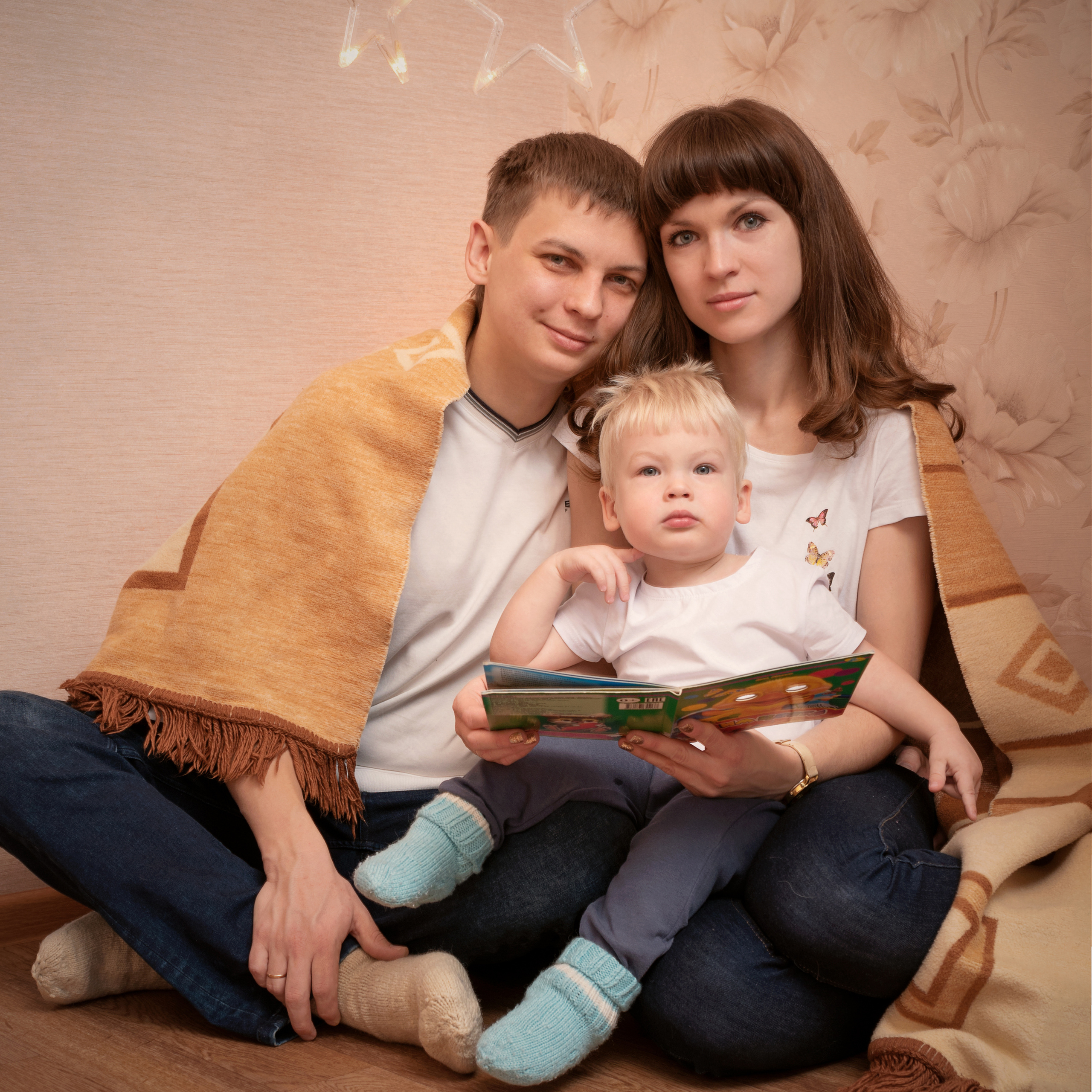 Семейная фотосессия дома и на улице. Фотографы в Орле Шестопаловы Юлия и Юрий