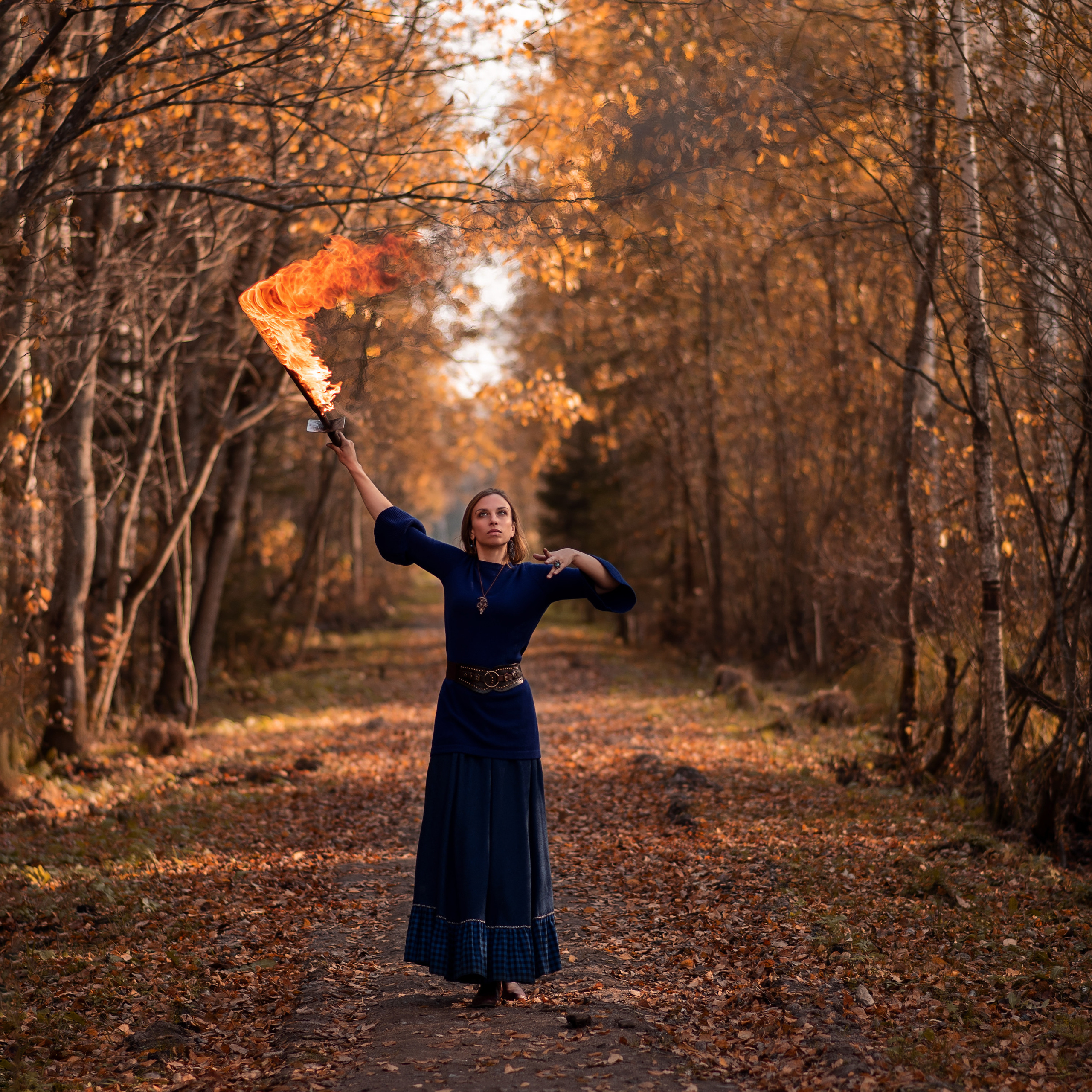 Ира фотосессия с огнем на Гатчине. Фотографы в Орле Шестопаловы Юлия и Юрий