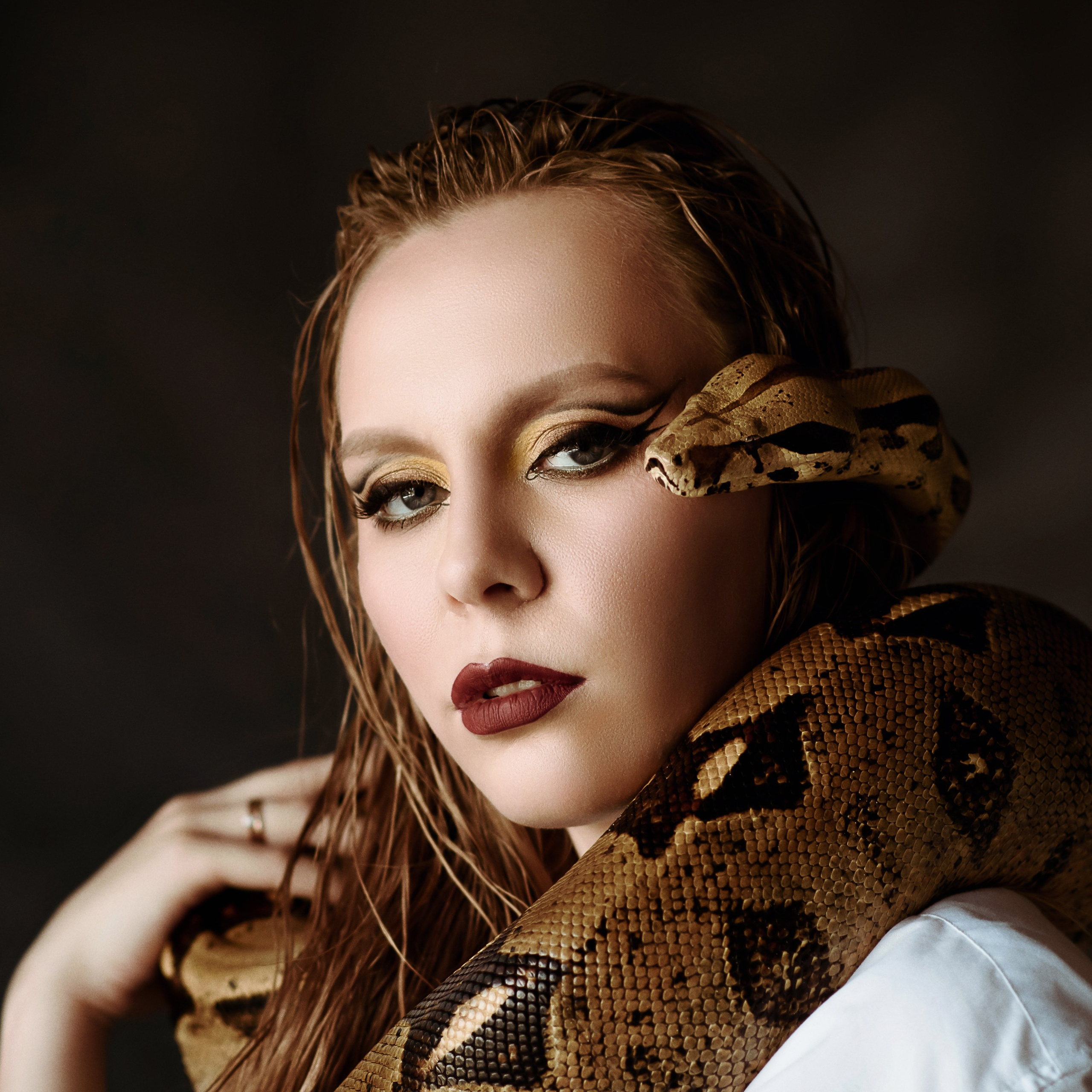 Талия, фотосессия со змеей (императорский удав). Фотографы в Орле Шестопаловы Юлия и Юрий