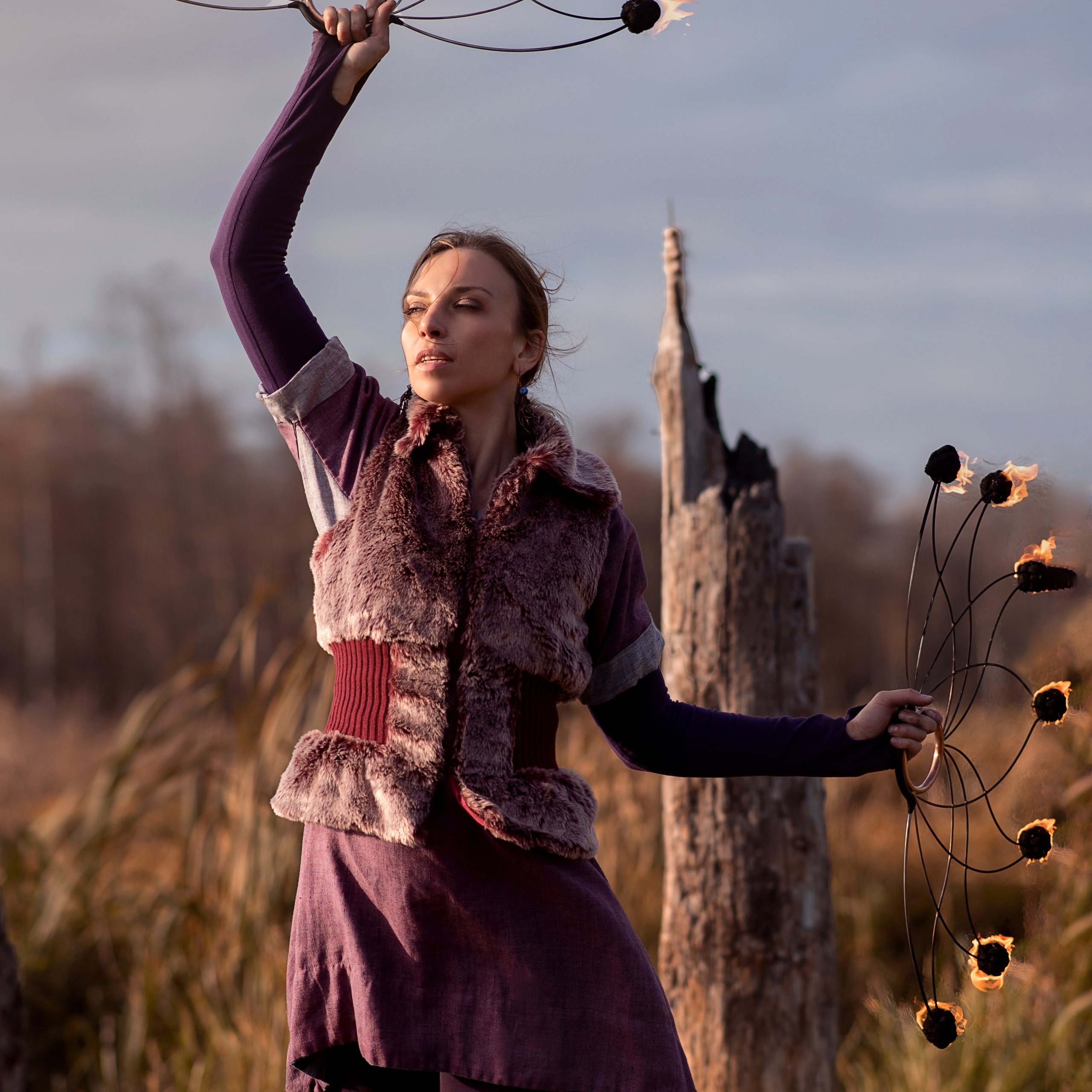 Ира фотосессия с огнем на Гатчине. Фотографы в Орле Шестопаловы Юлия и Юрий