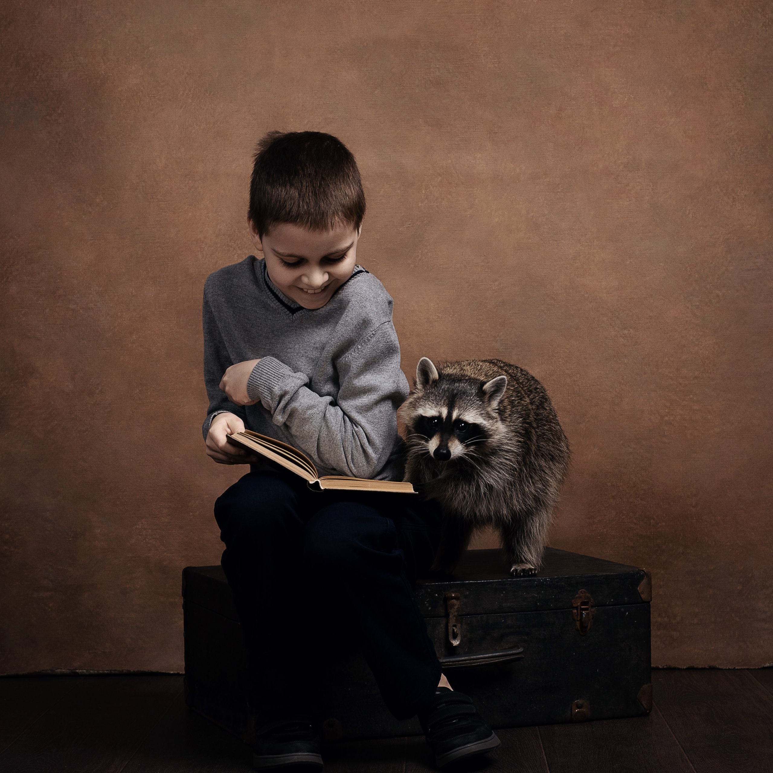 Фотосессия с енотом в студии