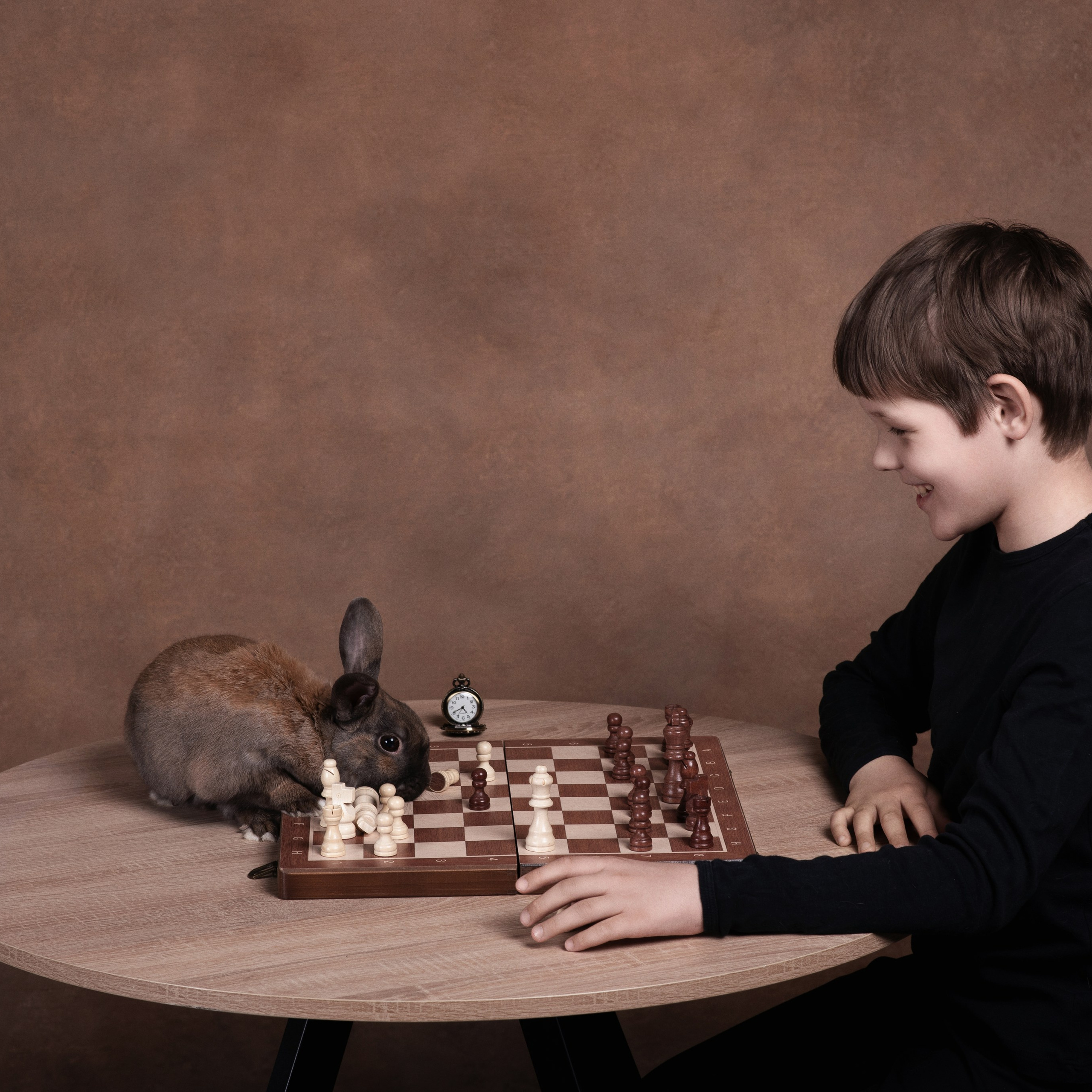 Владимир — фотосессия с кроликом. Фотографы в Орле Шестопаловы Юлия и Юрий