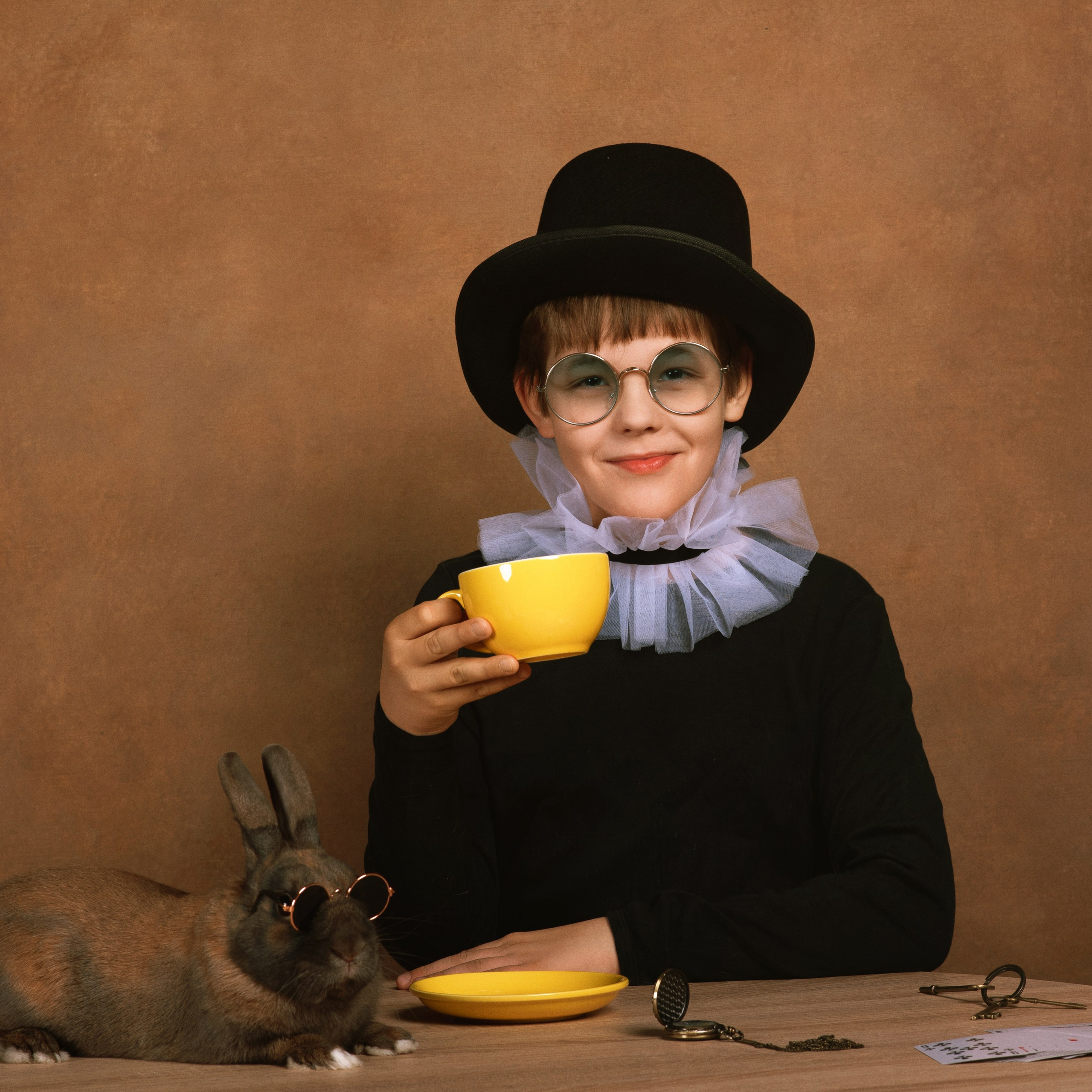 Владимир — фотосессия с кроликом. Фотографы в Орле Шестопаловы Юлия и Юрий