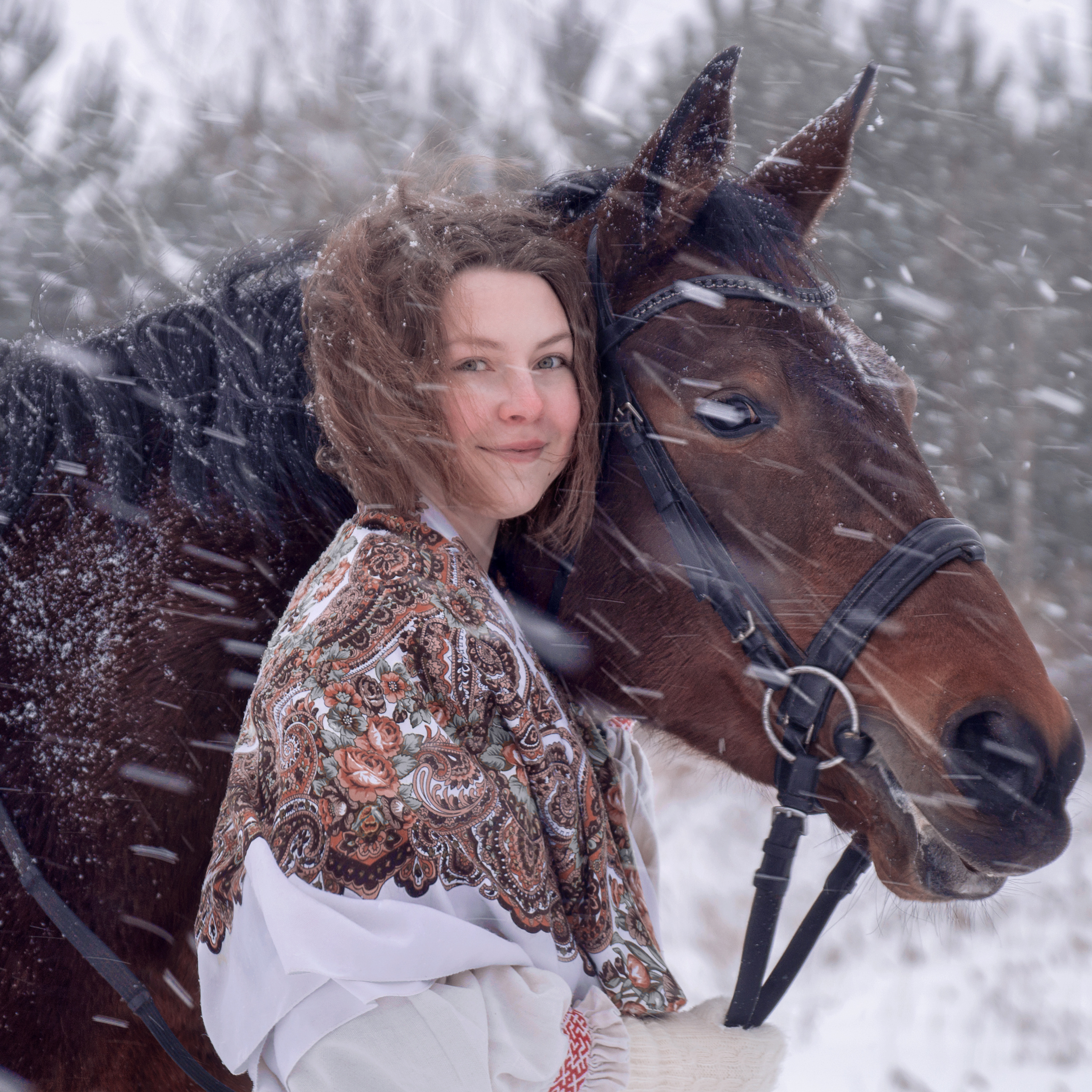 Светлана — зимняя фотосессия с лошадью