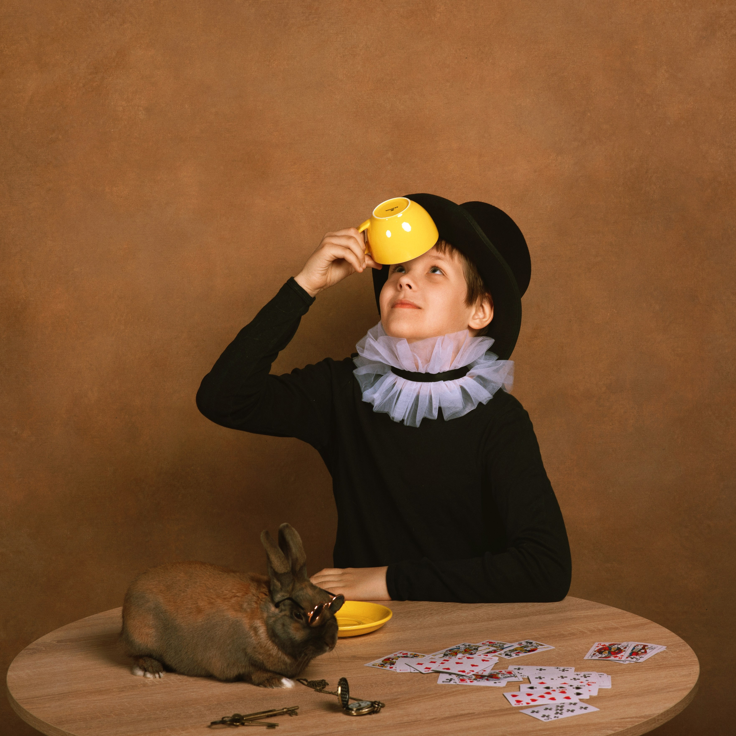 Владимир — фотосессия с кроликом. Фотографы в Орле Шестопаловы Юлия и Юрий