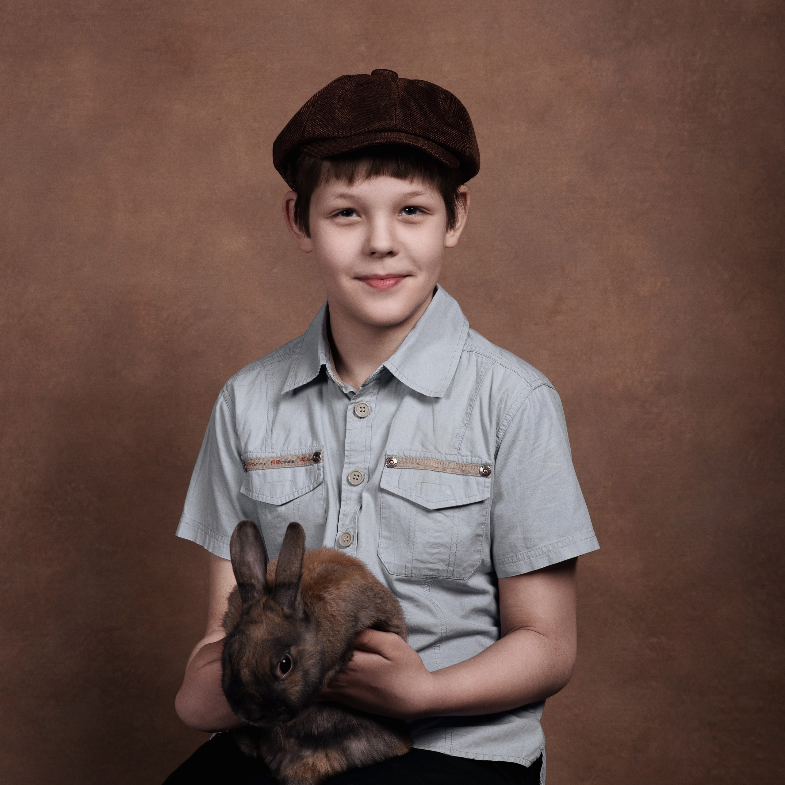 Владимир — фотосессия с кроликом. Фотографы в Орле Шестопаловы Юлия и Юрий