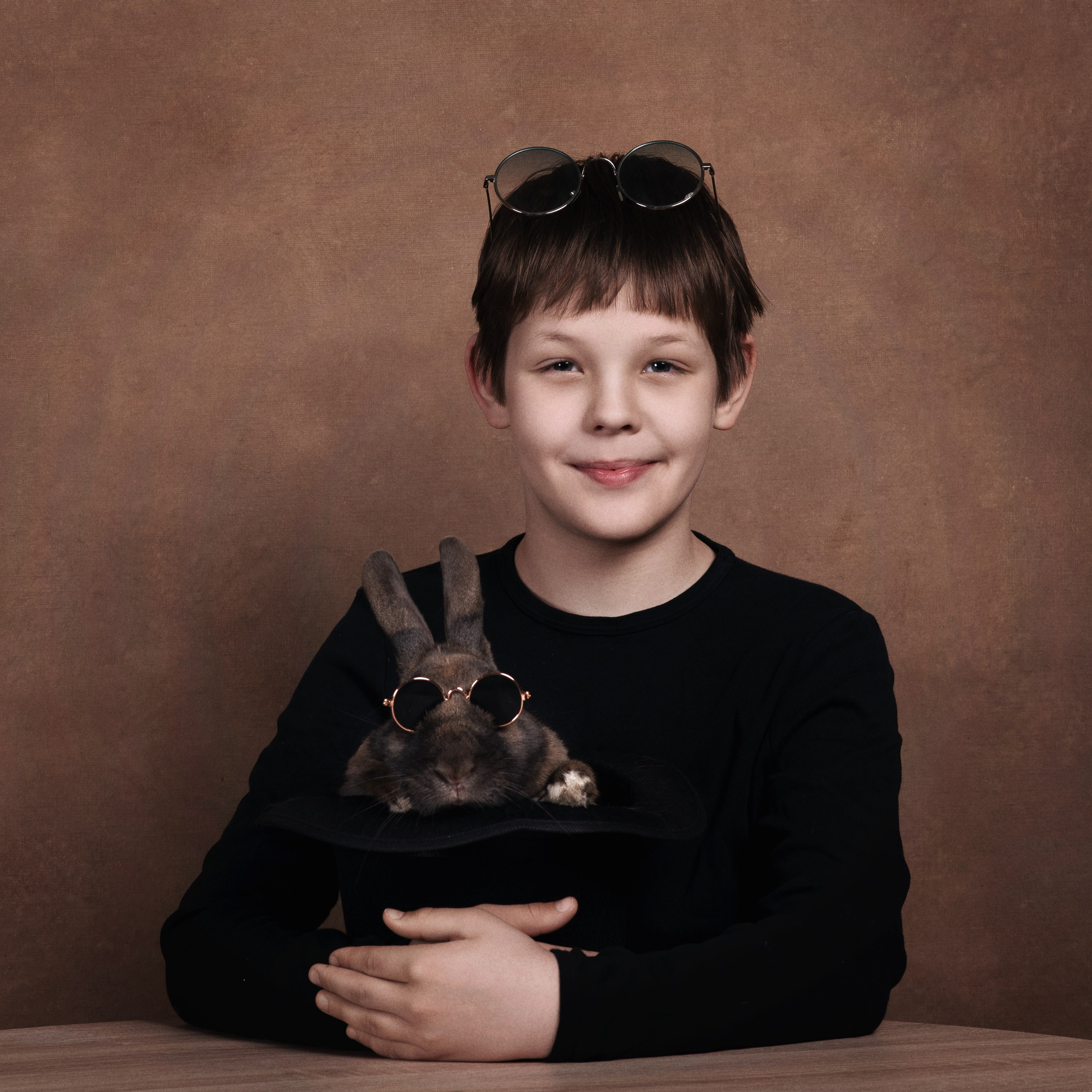 Владимир — фотосессия с кроликом. Фотографы в Орле Шестопаловы Юлия и Юрий