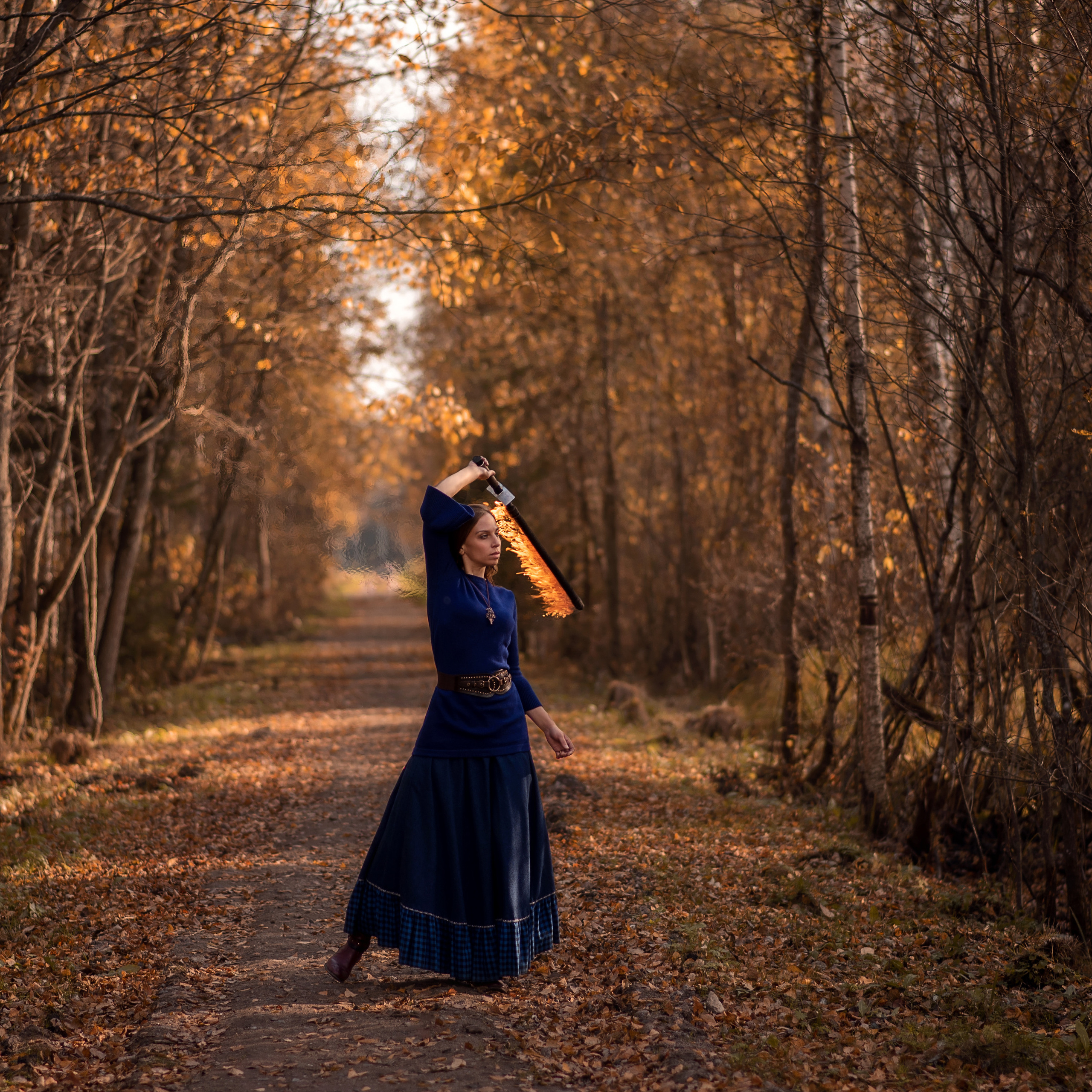 Ира фотосессия с огнем на Гатчине. Фотографы в Орле Шестопаловы Юлия и Юрий