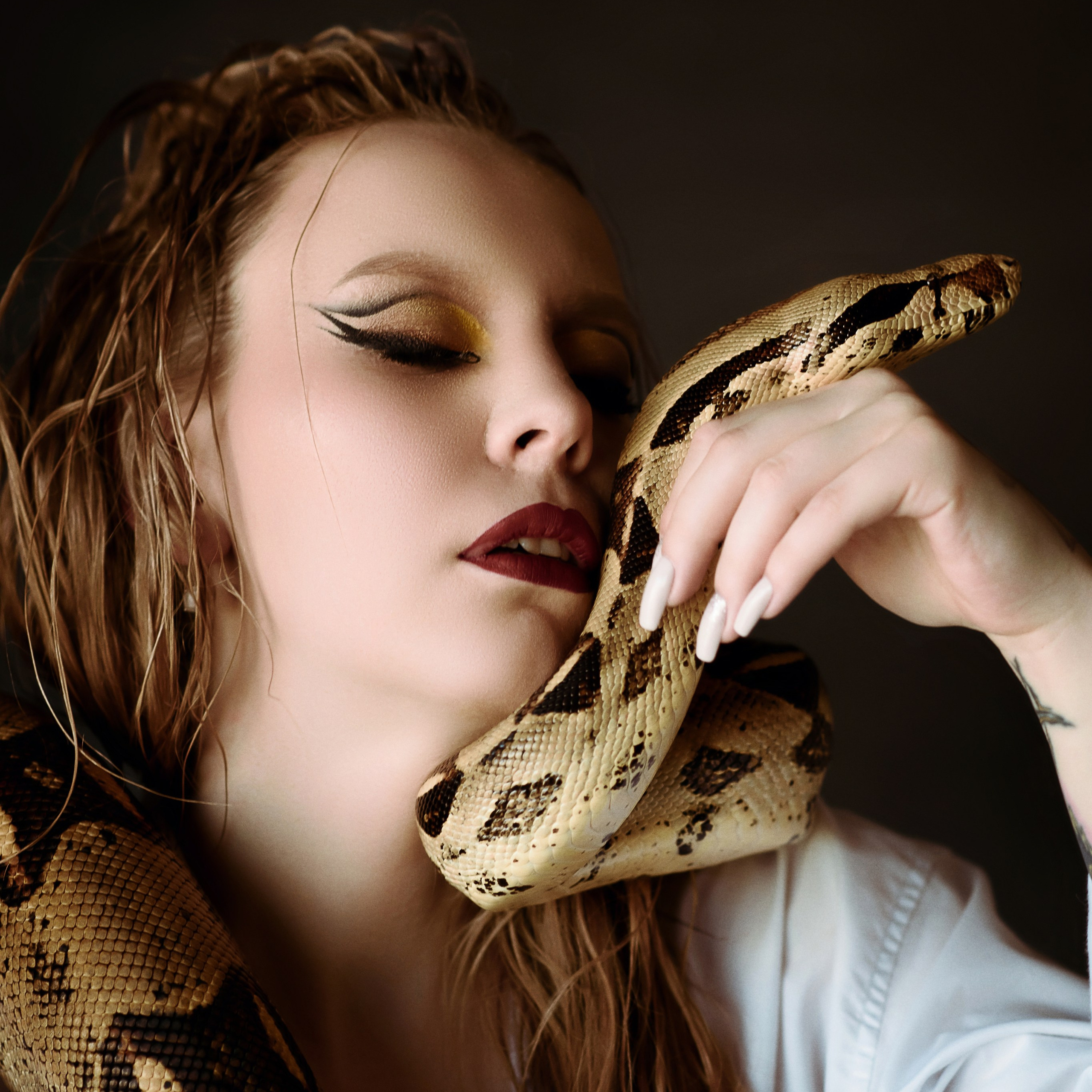 Талия, фотосессия со змеей (императорский удав). Фотографы в Орле Шестопаловы Юлия и Юрий