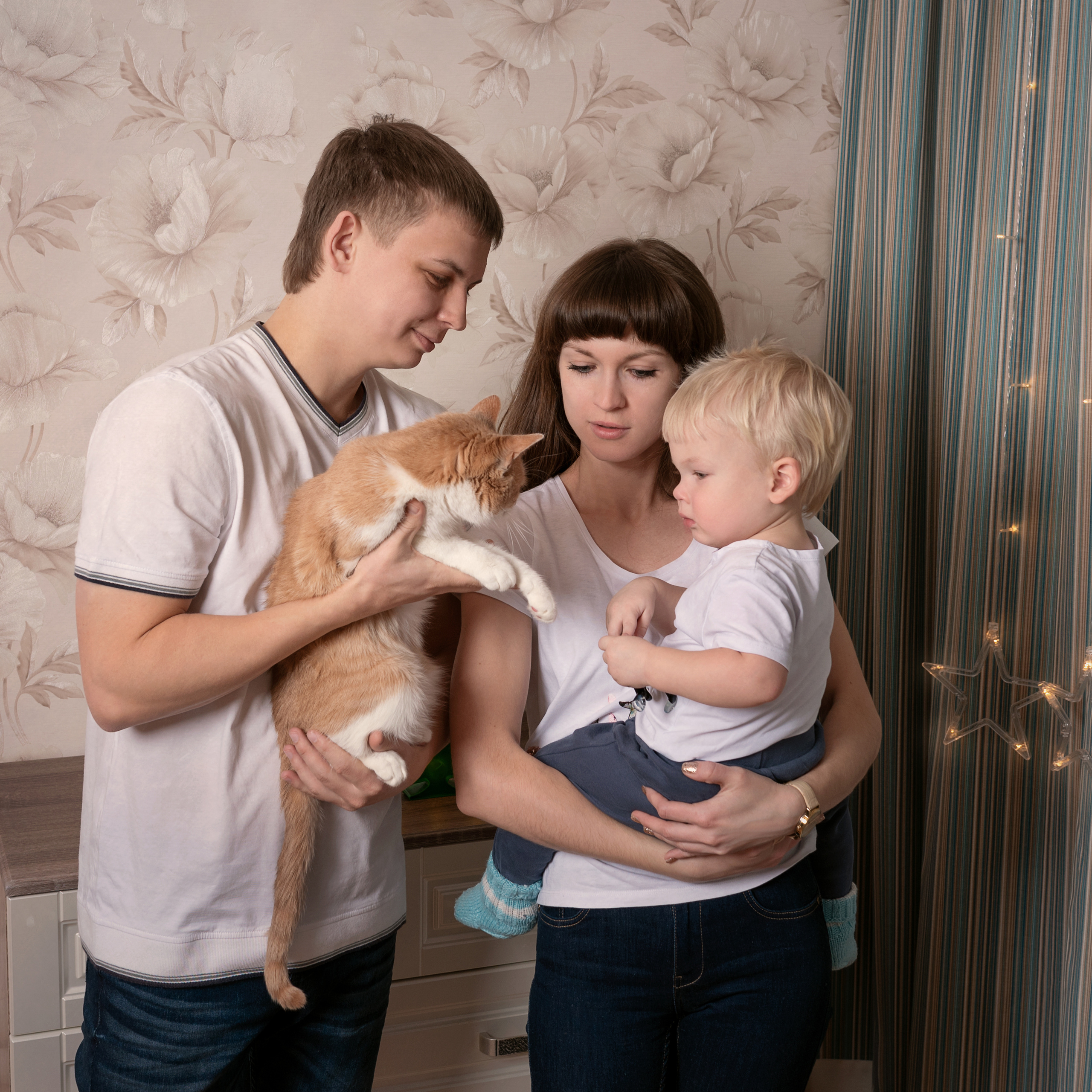 Семейная фотосессия дома и на улице. Фотографы в Орле Шестопаловы Юлия и Юрий