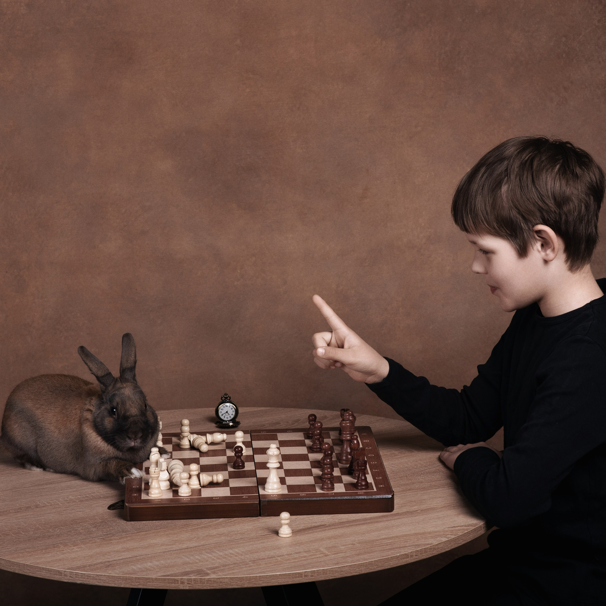 Владимир — фотосессия с кроликом. Фотографы в Орле Шестопаловы Юлия и Юрий