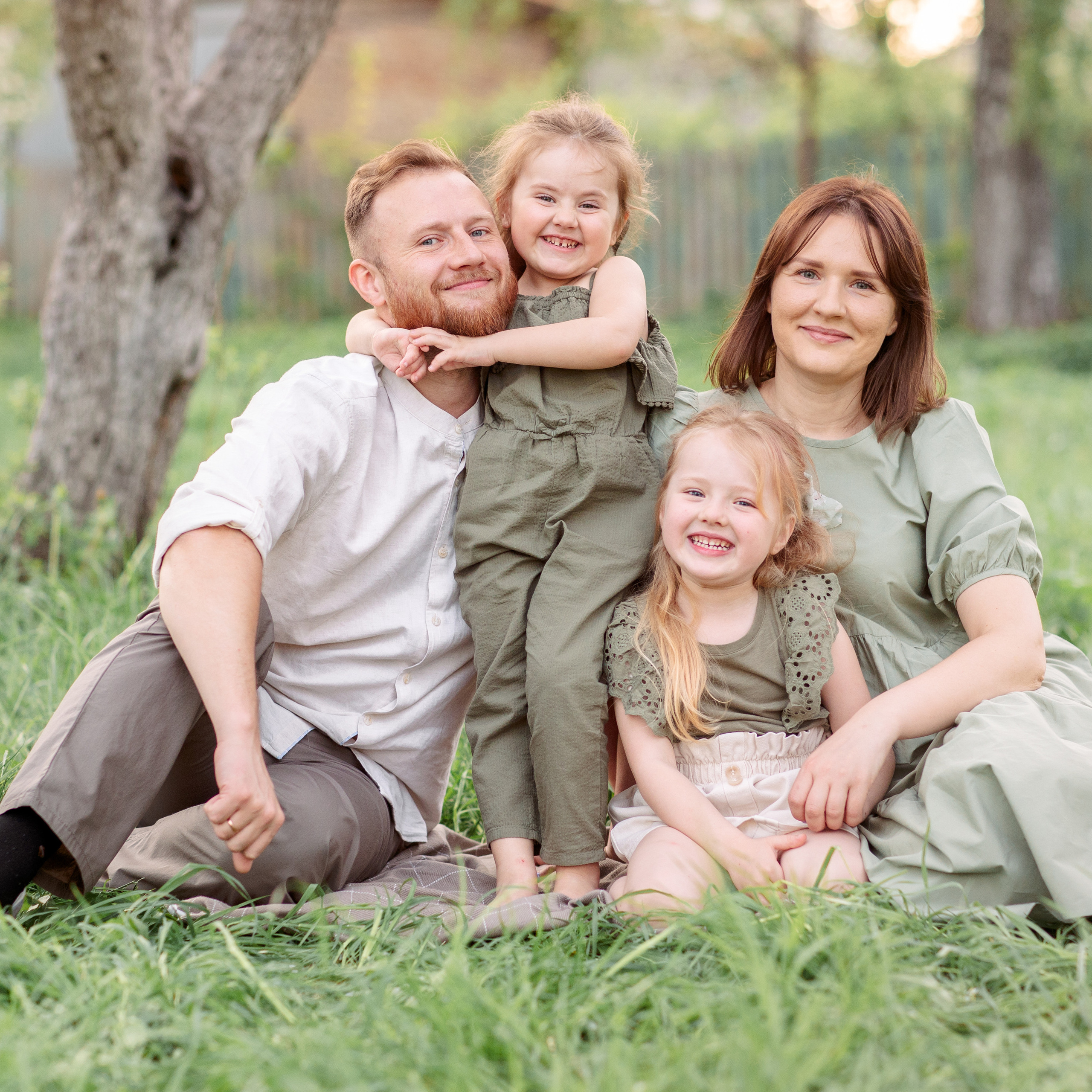 Семейная фотосессия в цветущих садах. Весна 2021