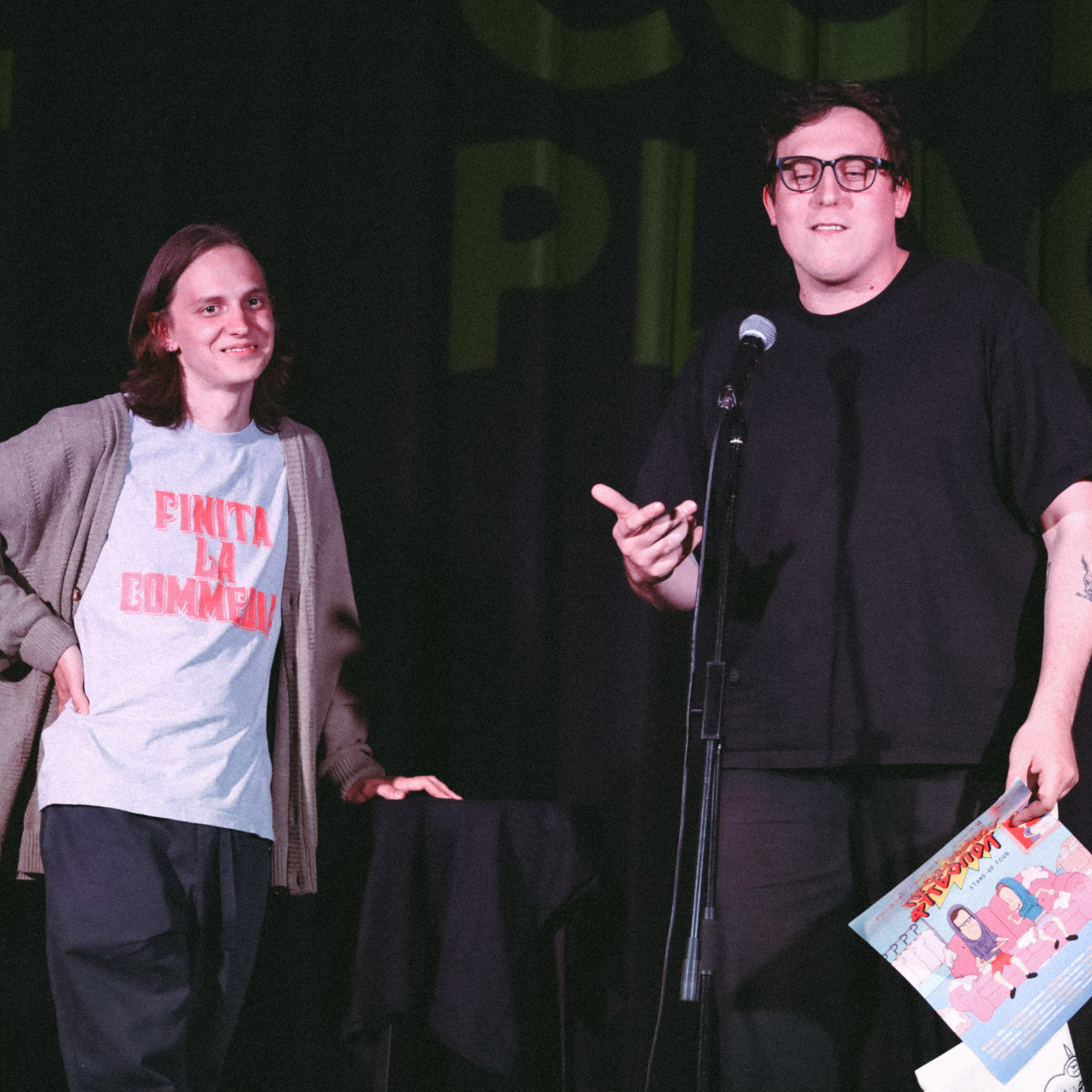 Stand up. Продавцы футболок