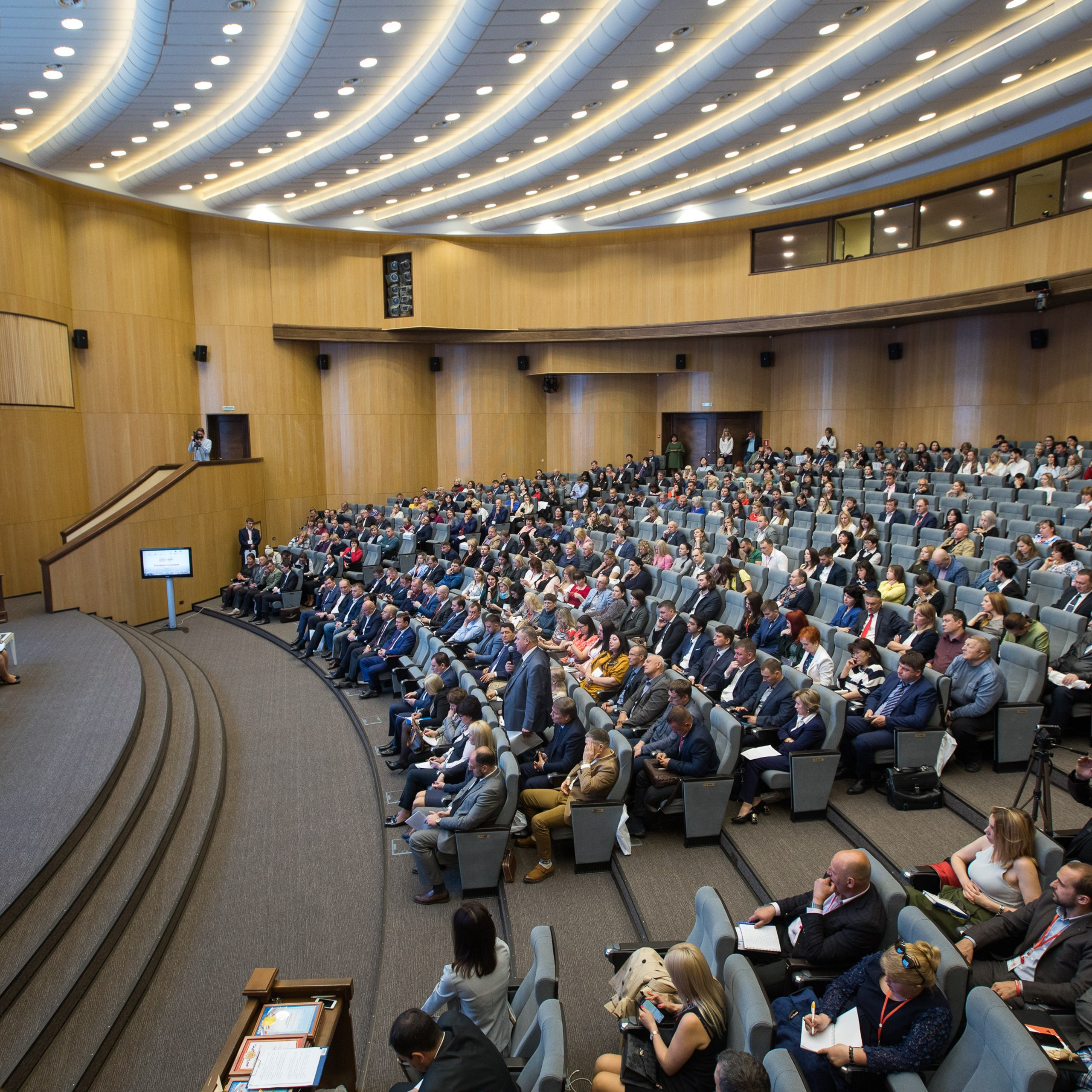 Пленарное заседание «Бизнес у моря»