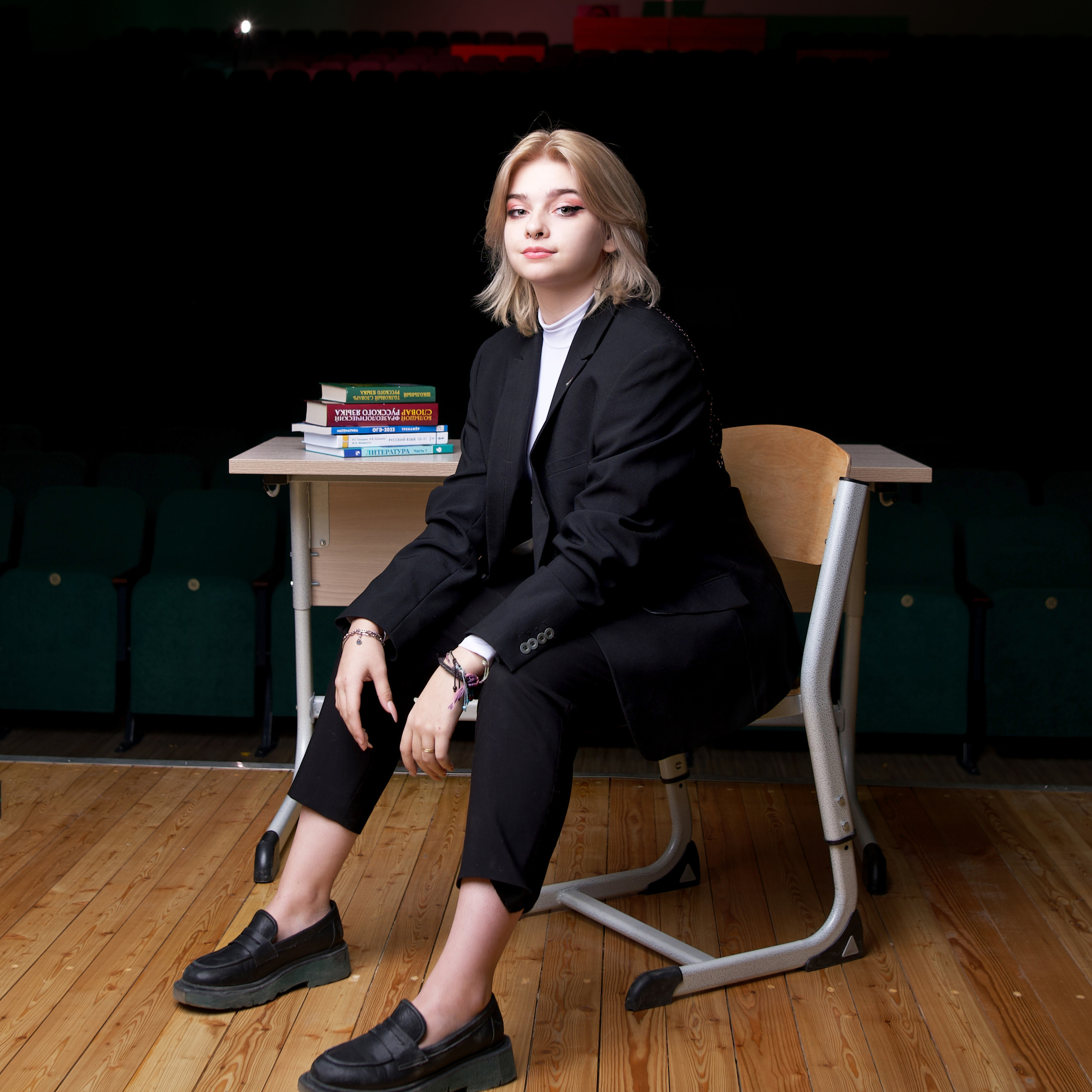 портрет для выпускницы в актовом зале