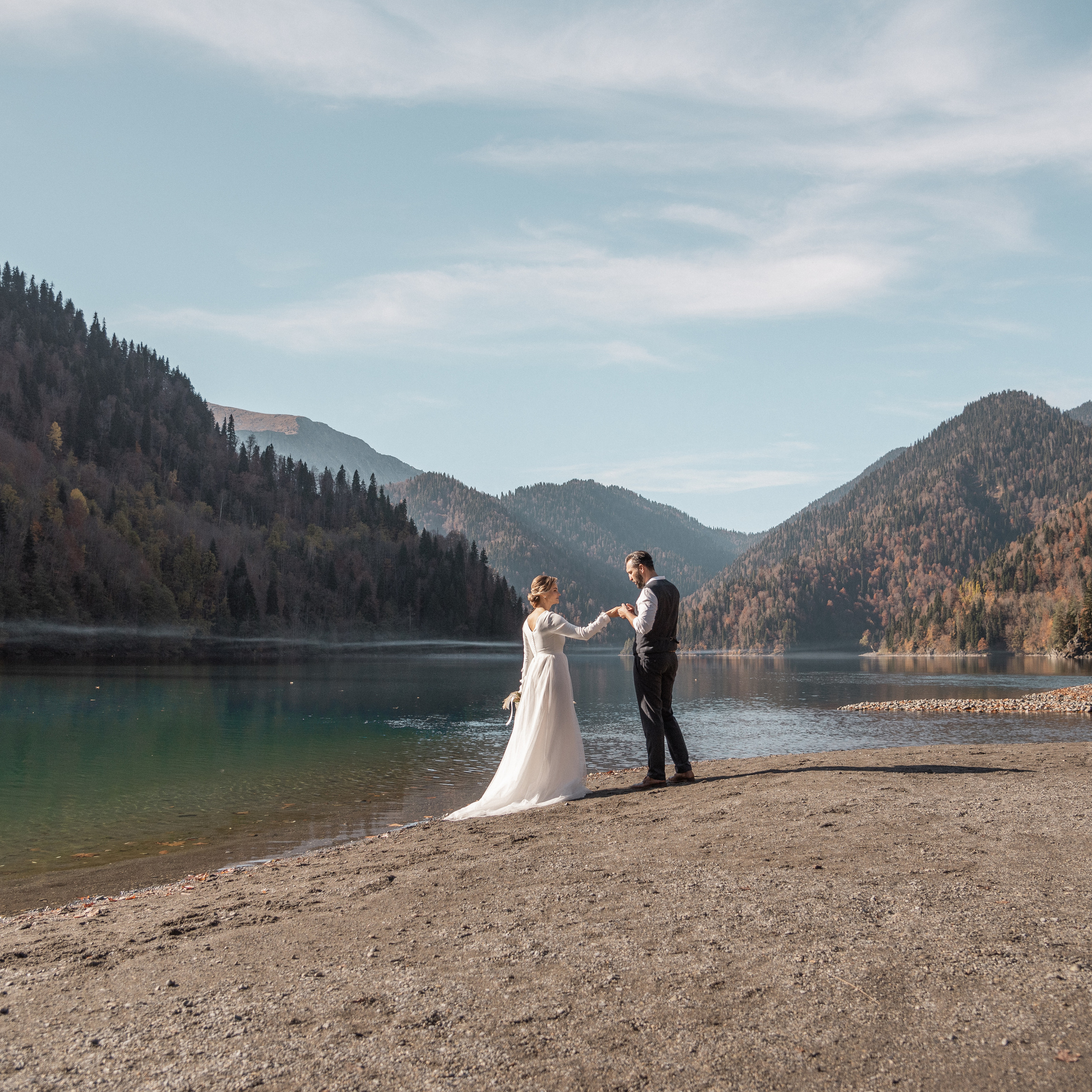 На озере в горах