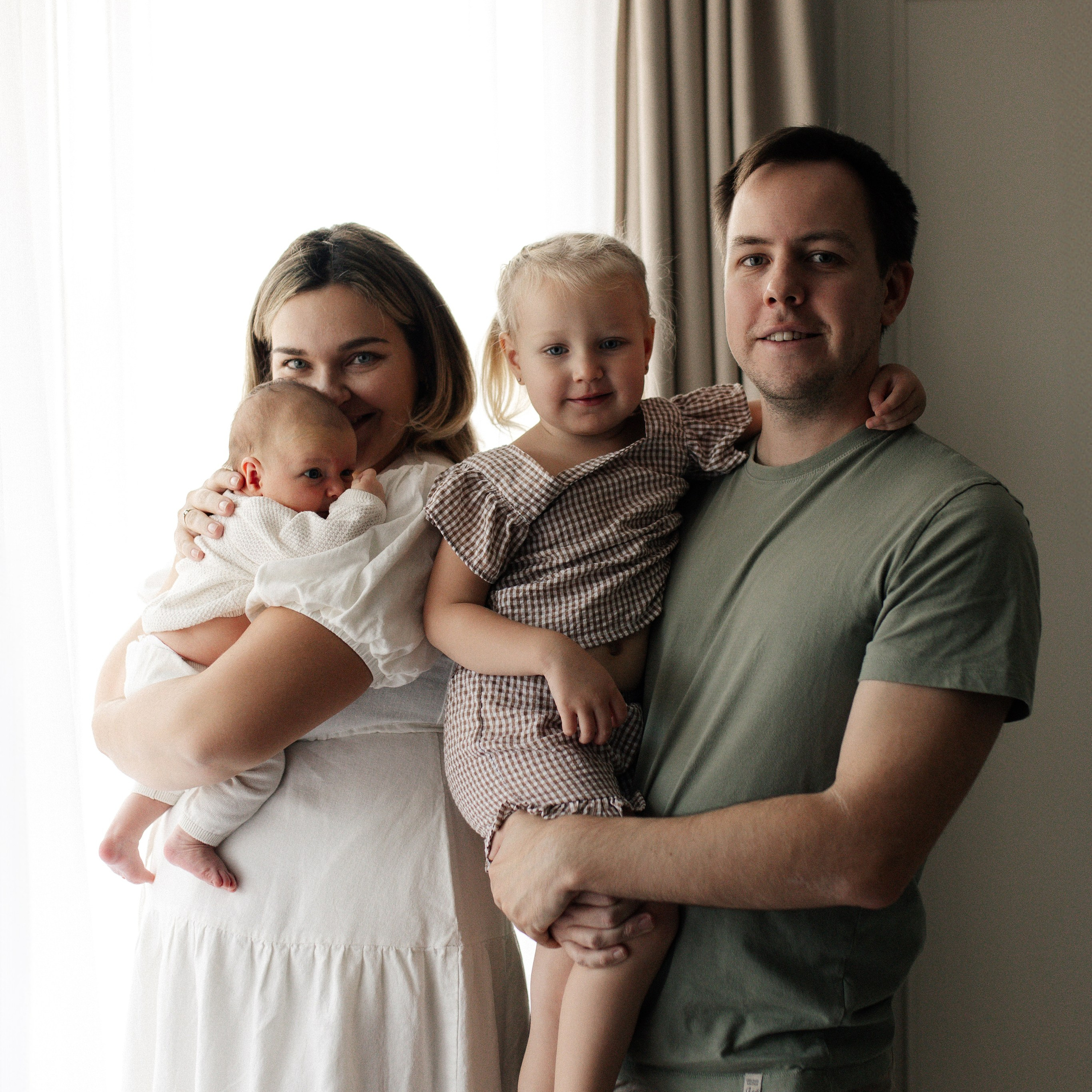 Лиза, Артем и их принцессы