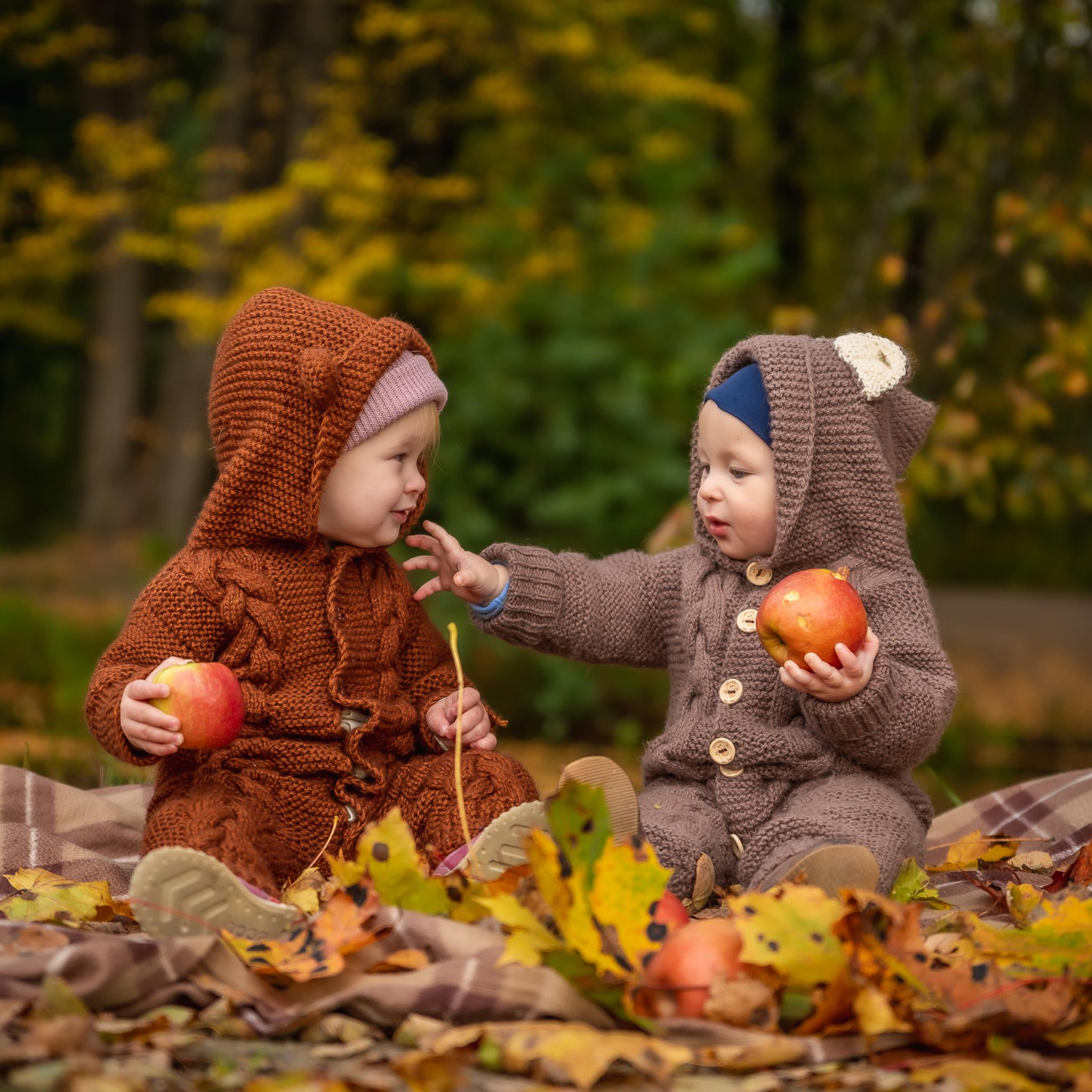 Осенняя съемка малышей в парке