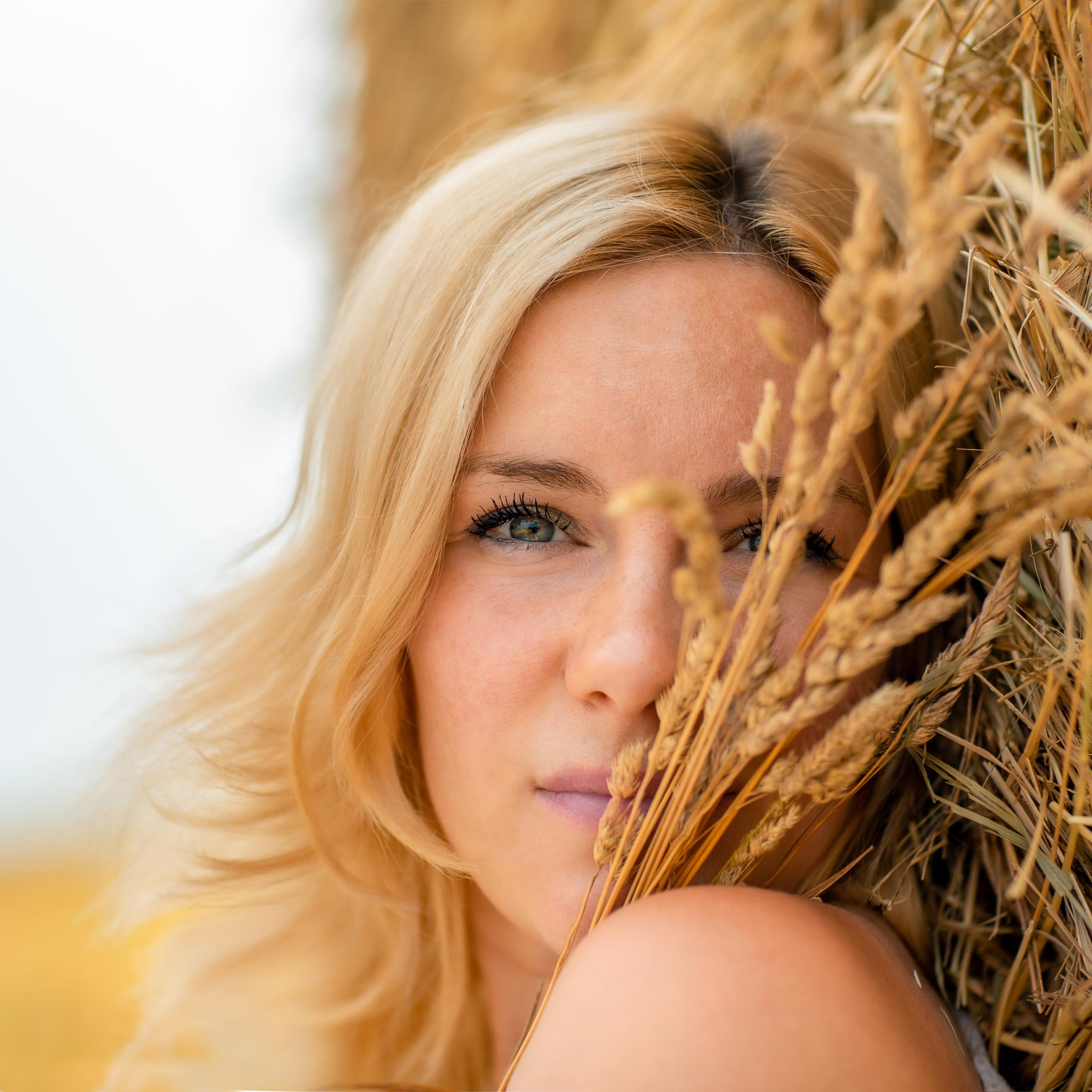 Настенька фотосессия в поле