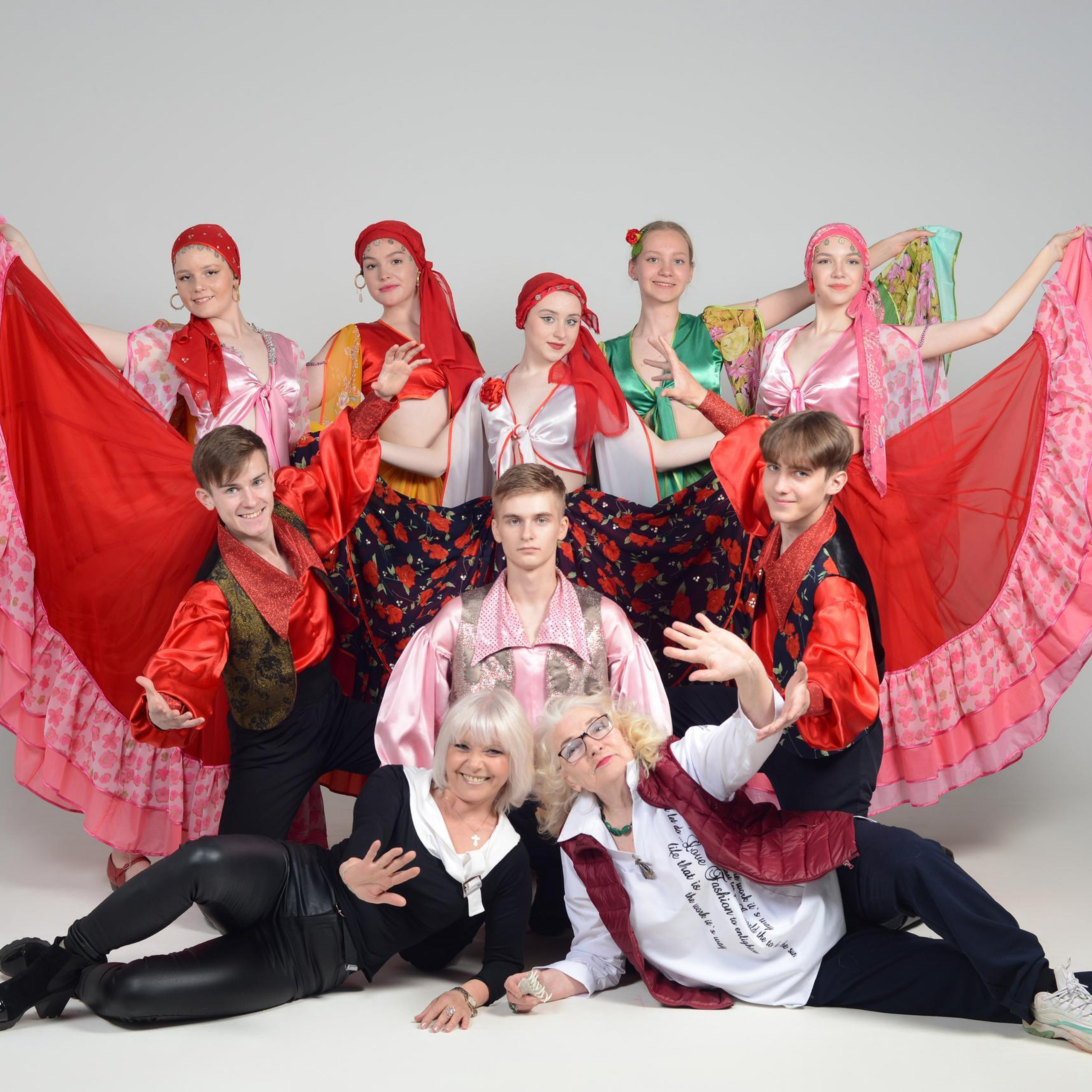 Отзывы о выпускных альбомах от AlbomKras в Красноярске 📜. AlbomKras -выпускные альбомы Красноярска с авторским дизайном и качественной фотосъемкой! ⭐⭐⭐⭐⭐ 5.0