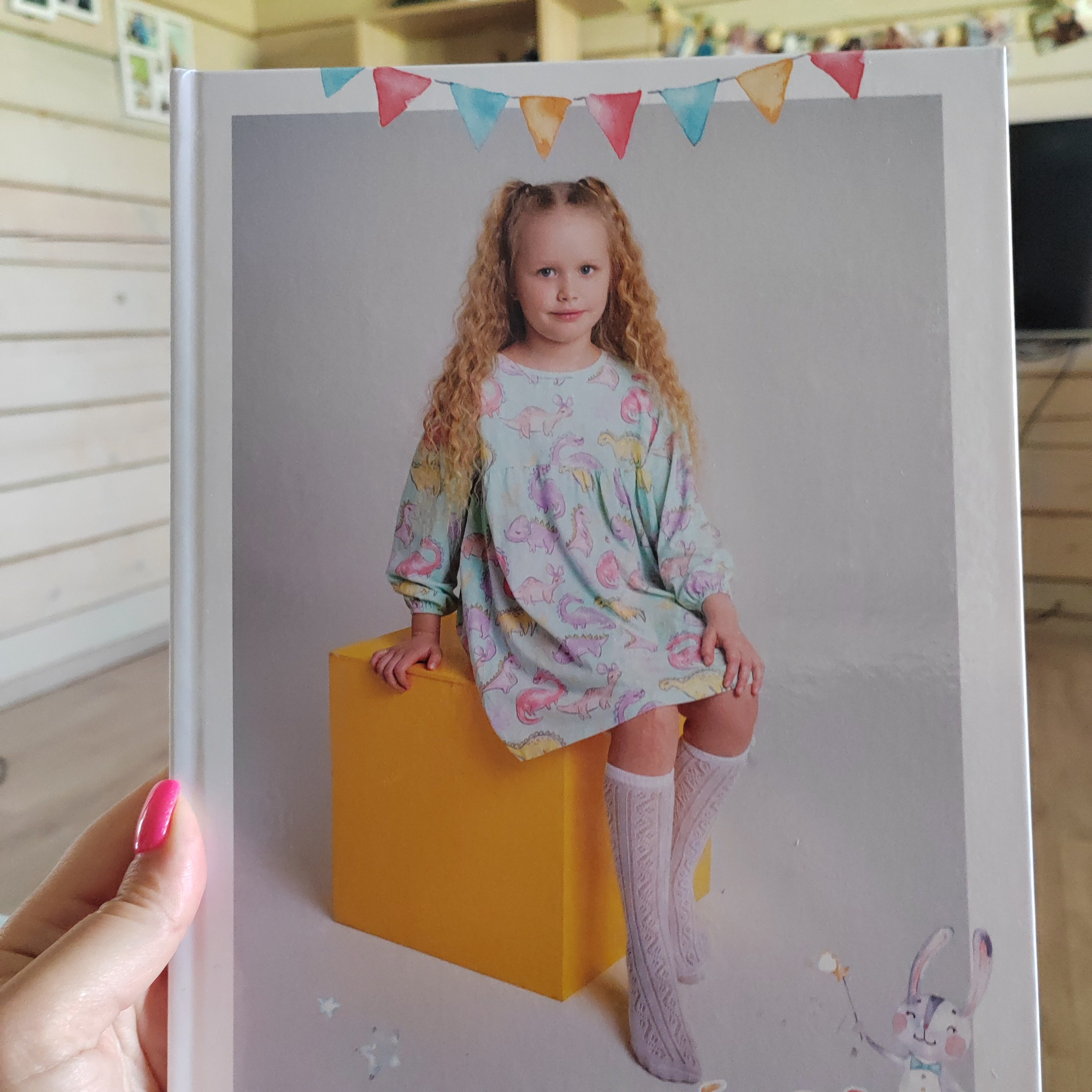 Отзывы о выпускных альбомах от AlbomKras в Красноярске 📜. AlbomKras -выпускные альбомы Красноярска с авторским дизайном и качественной фотосъемкой! ⭐⭐⭐⭐⭐ 5.0