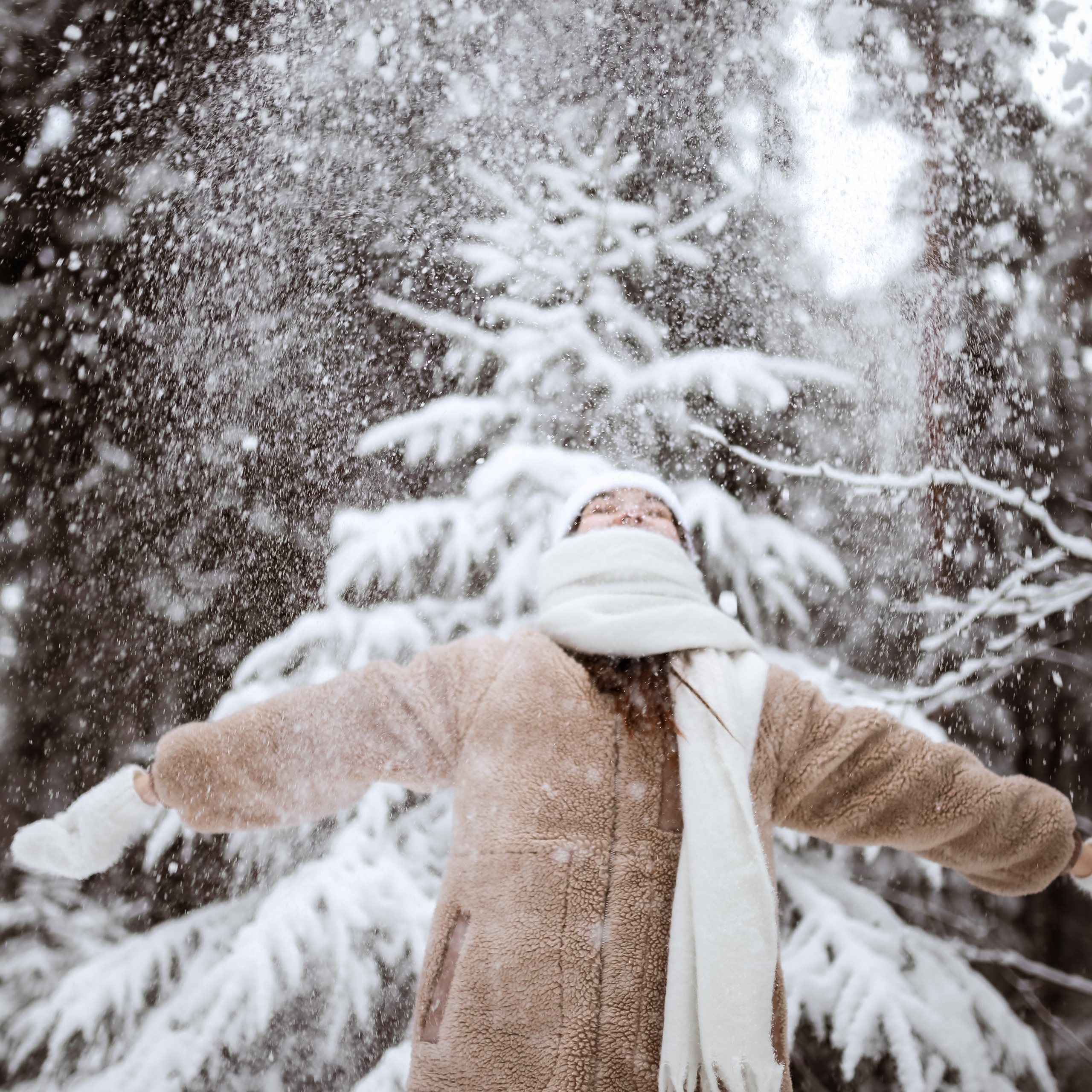 Полина. Съёмка в зимнем лесу