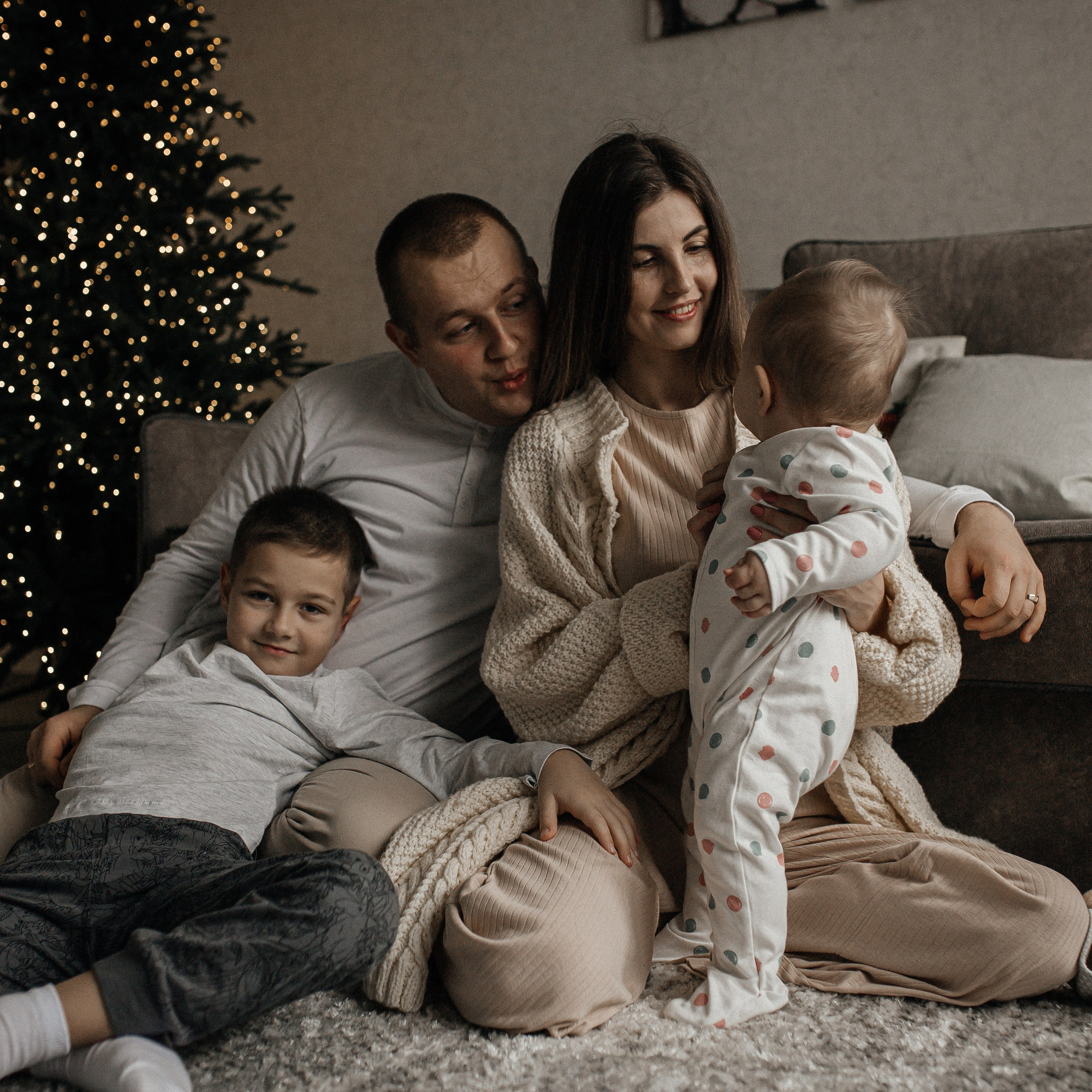 Уютная домашняя новогодняя фотосессия