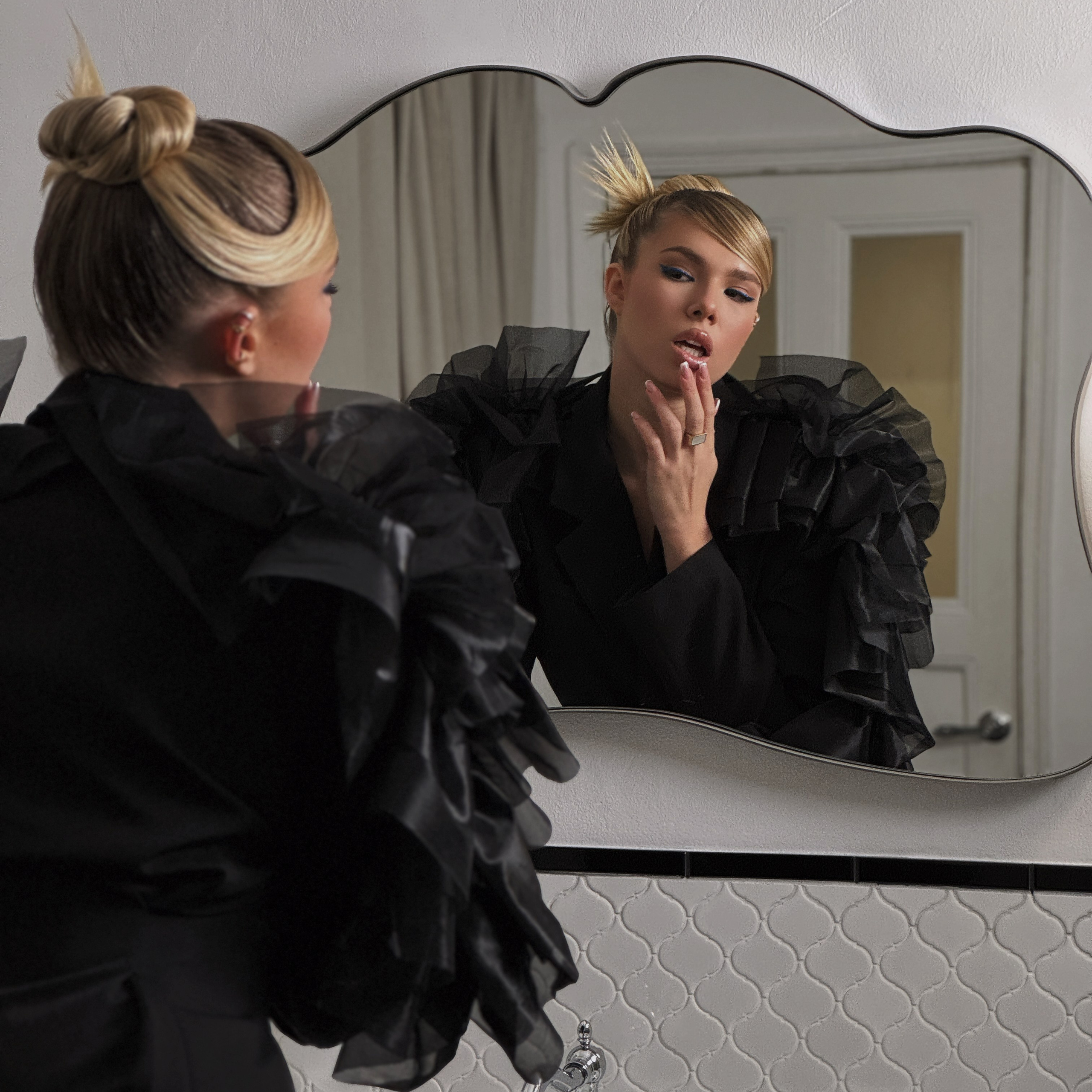 Мобильный контент. Создание ИИ контента, фотосессии, инфографика в Москве