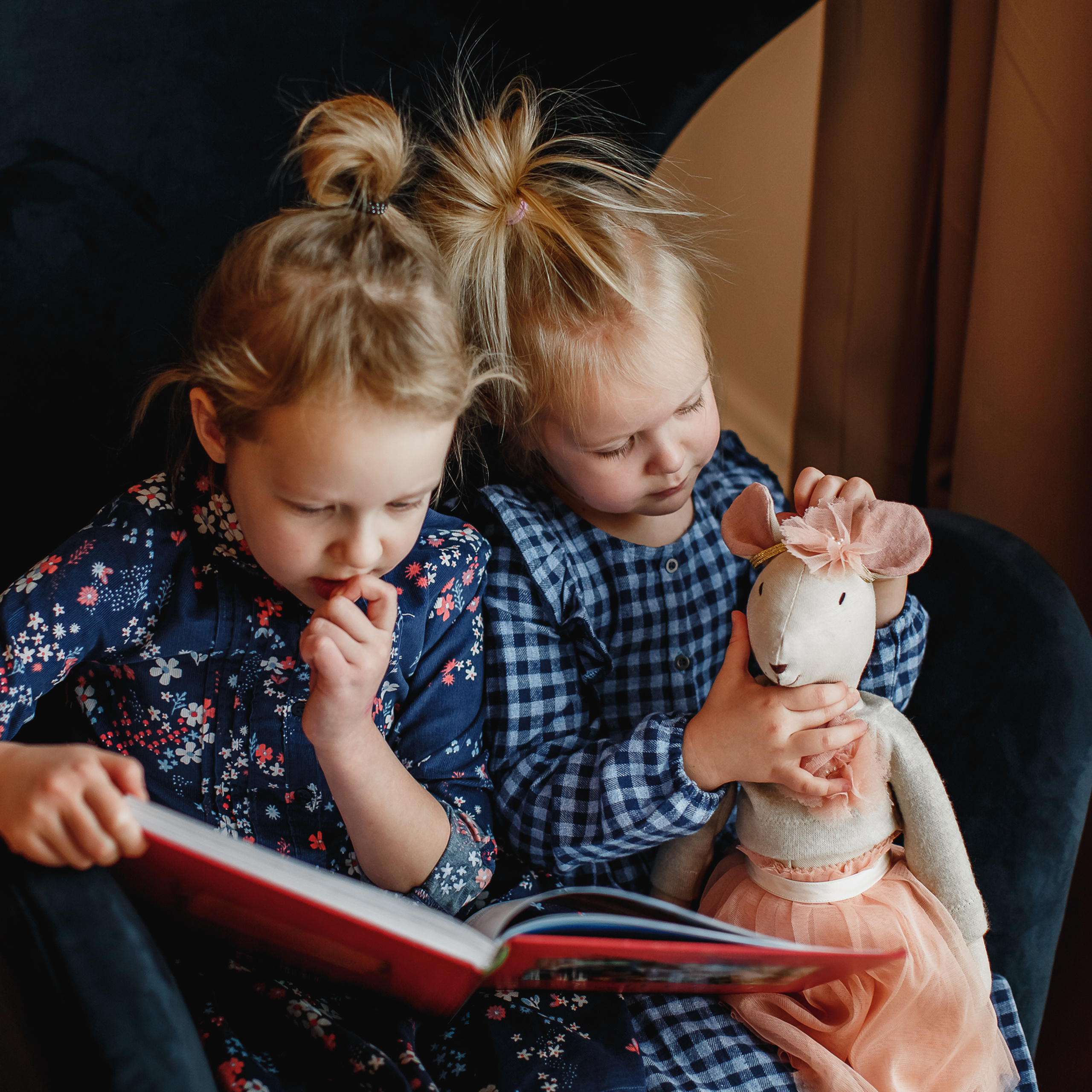 Сестренки...