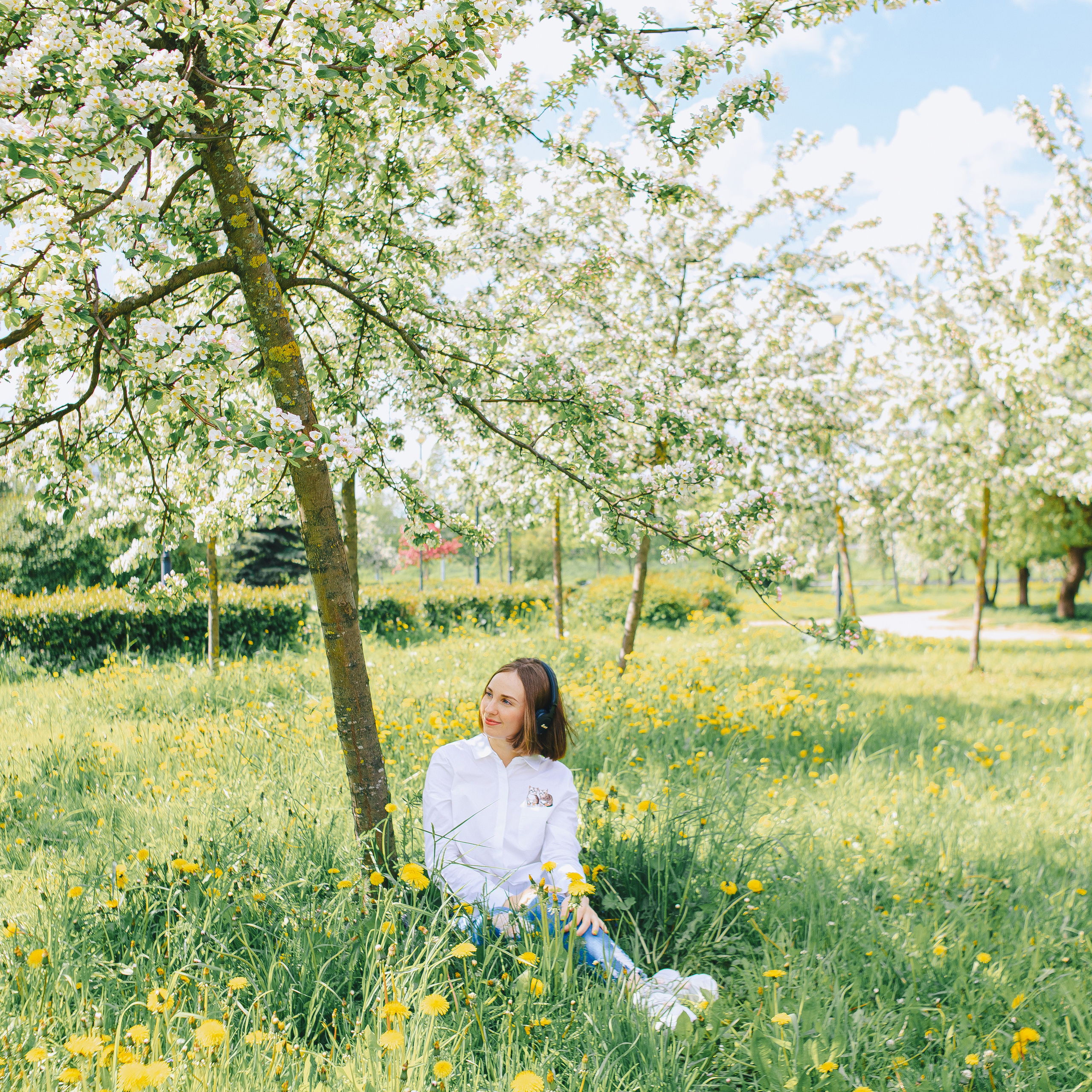 Фотосессия в яблоневом саду