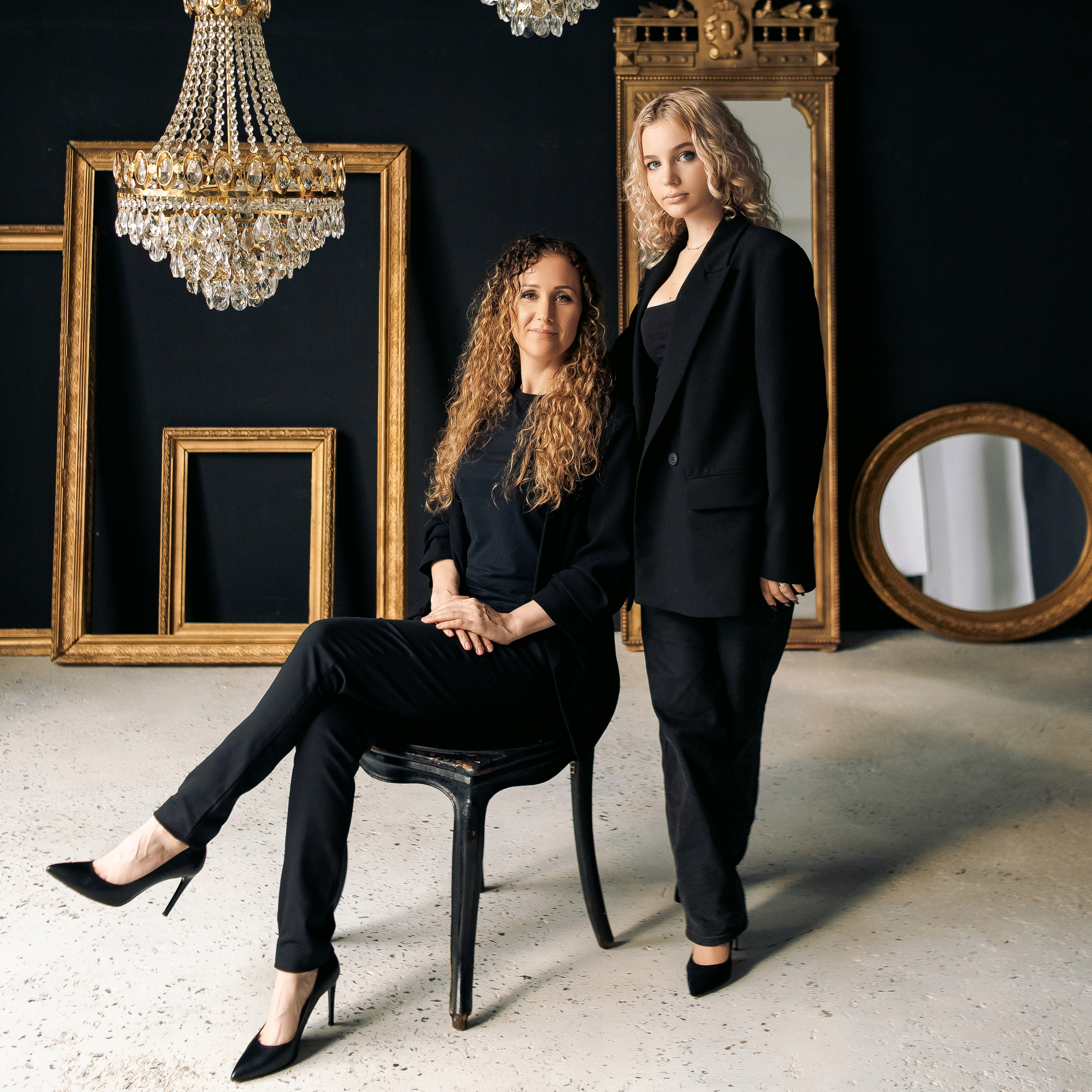 Взрослая фотосессия дочки с мамой