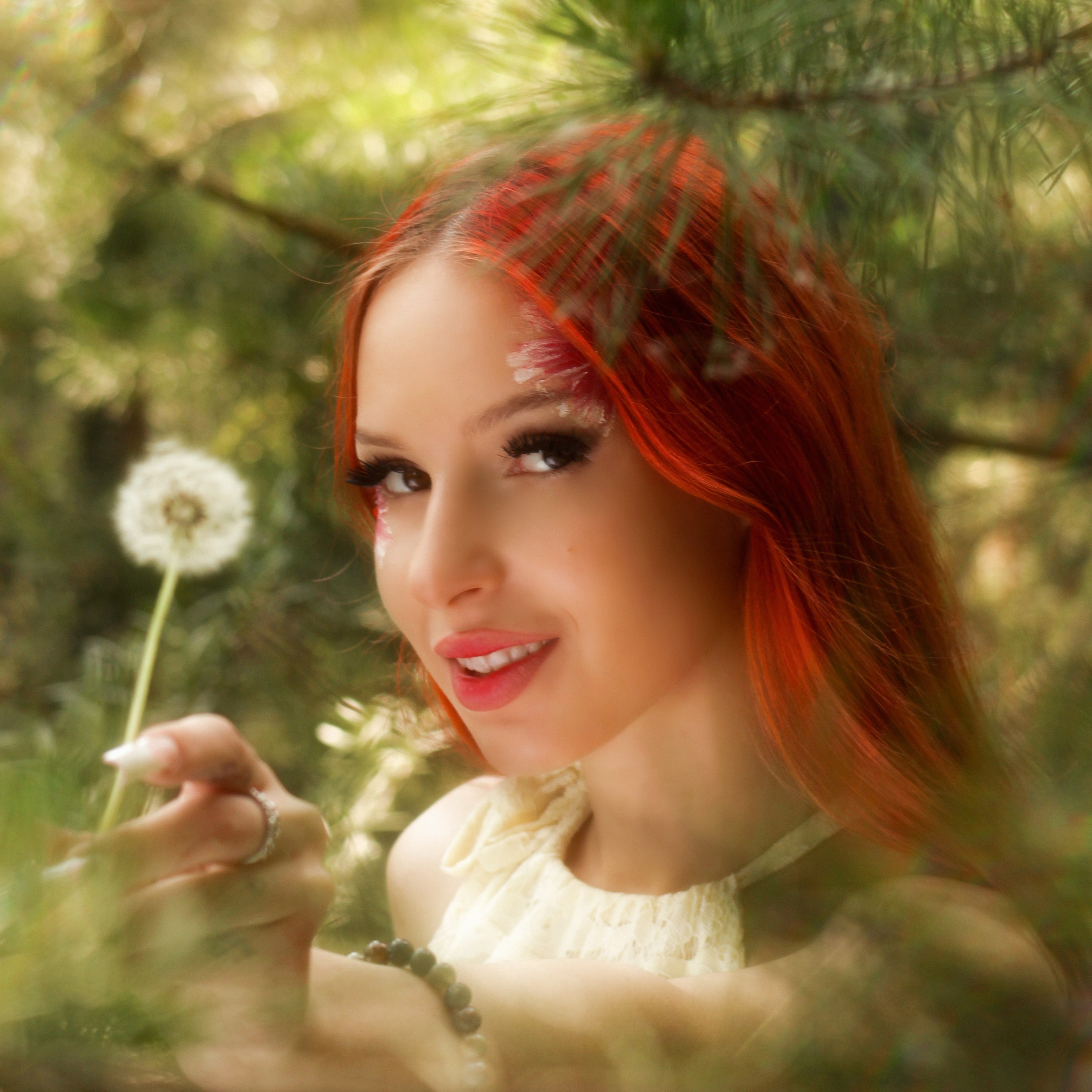 Игра теней и света создает волшебную атмосферу, которая погружает в мир фантазии и мечтаний