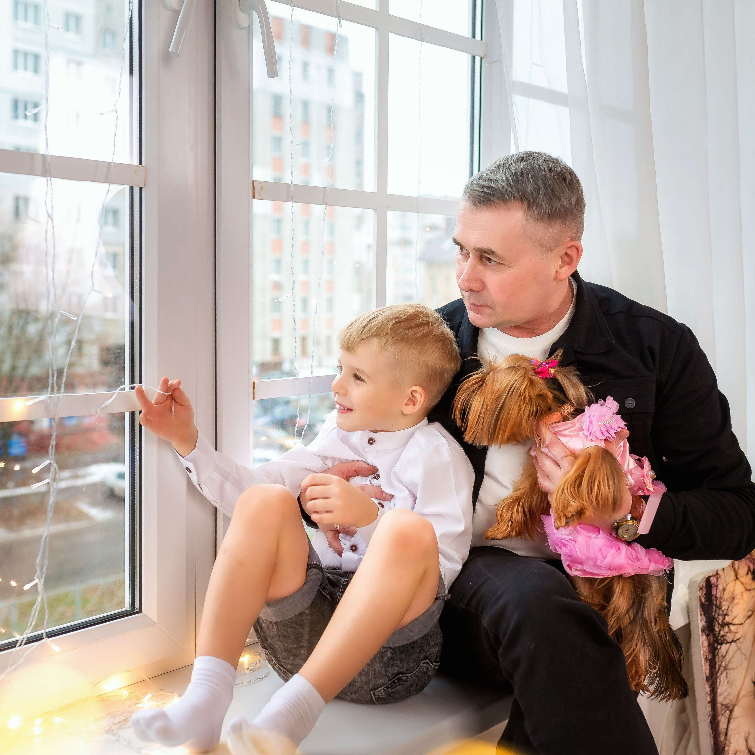 Бабушка и дедушка с внуками