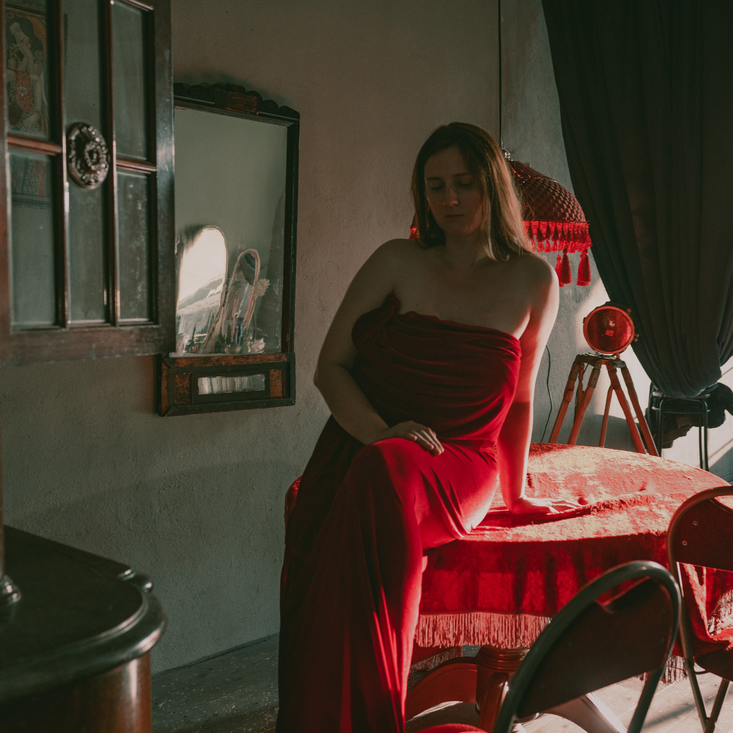 Актриса весна