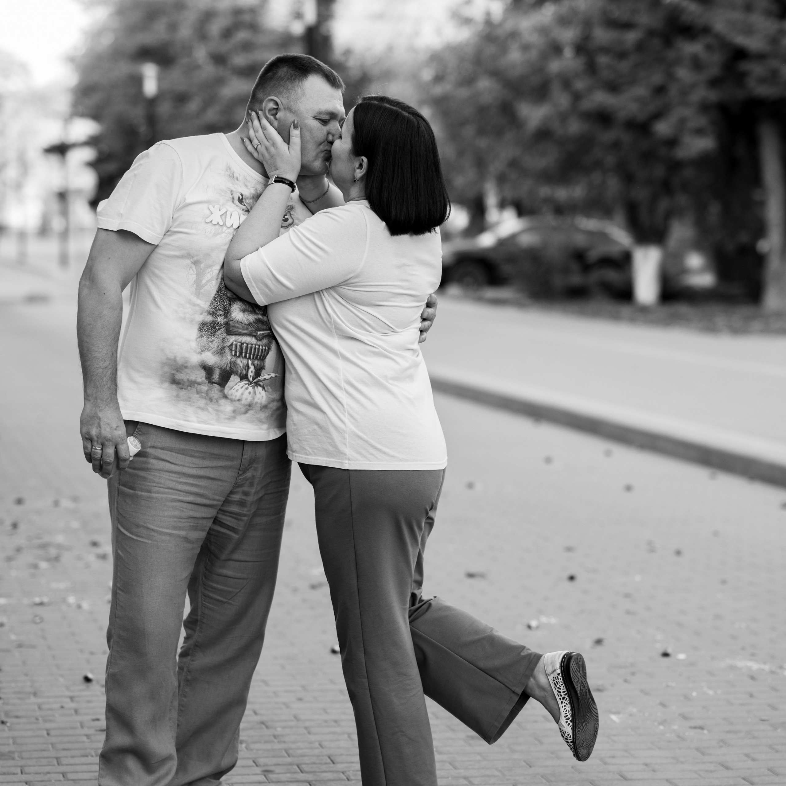 Прогулка по городу. Алексей. Оксана. Катерина