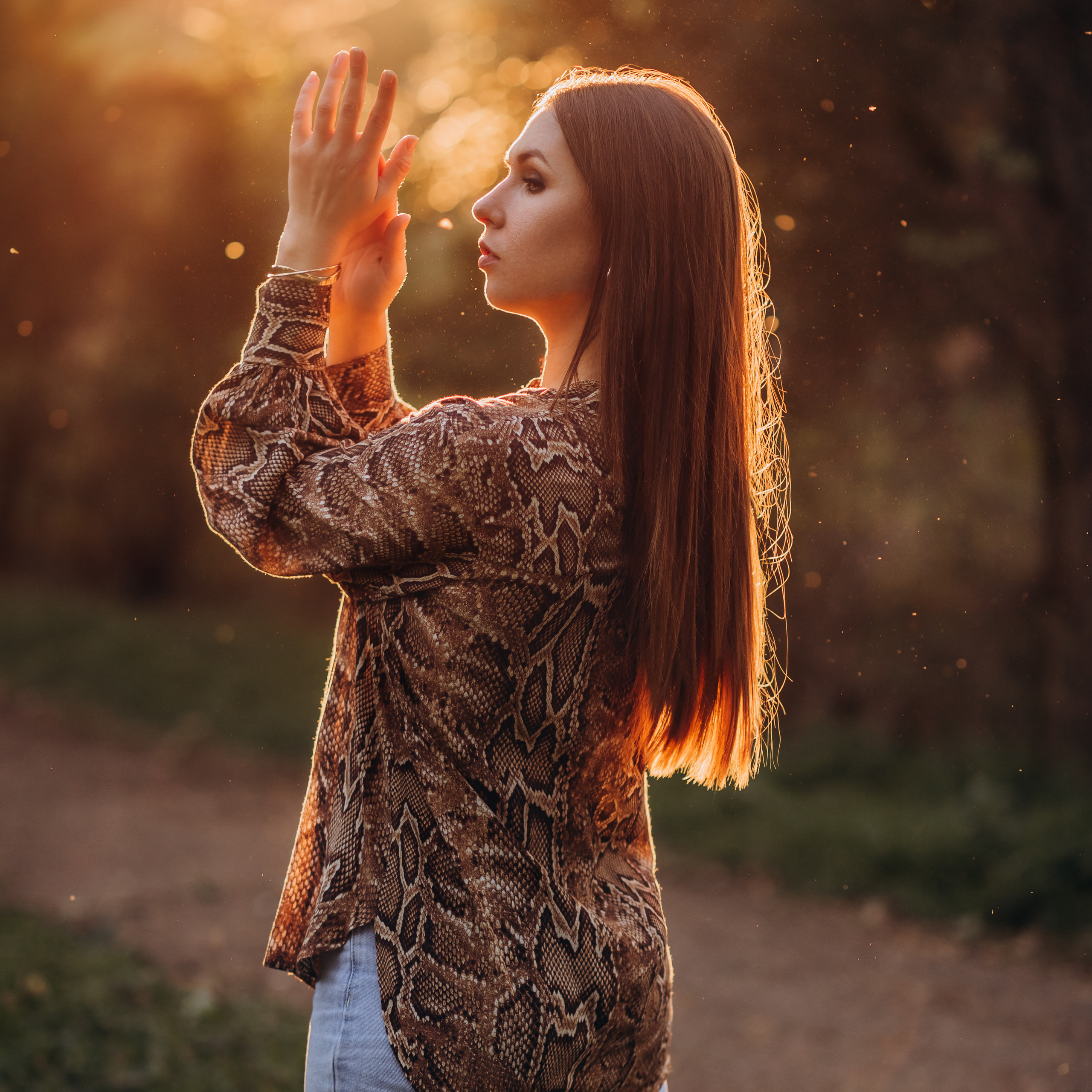 Анна в лучах закатного солнца