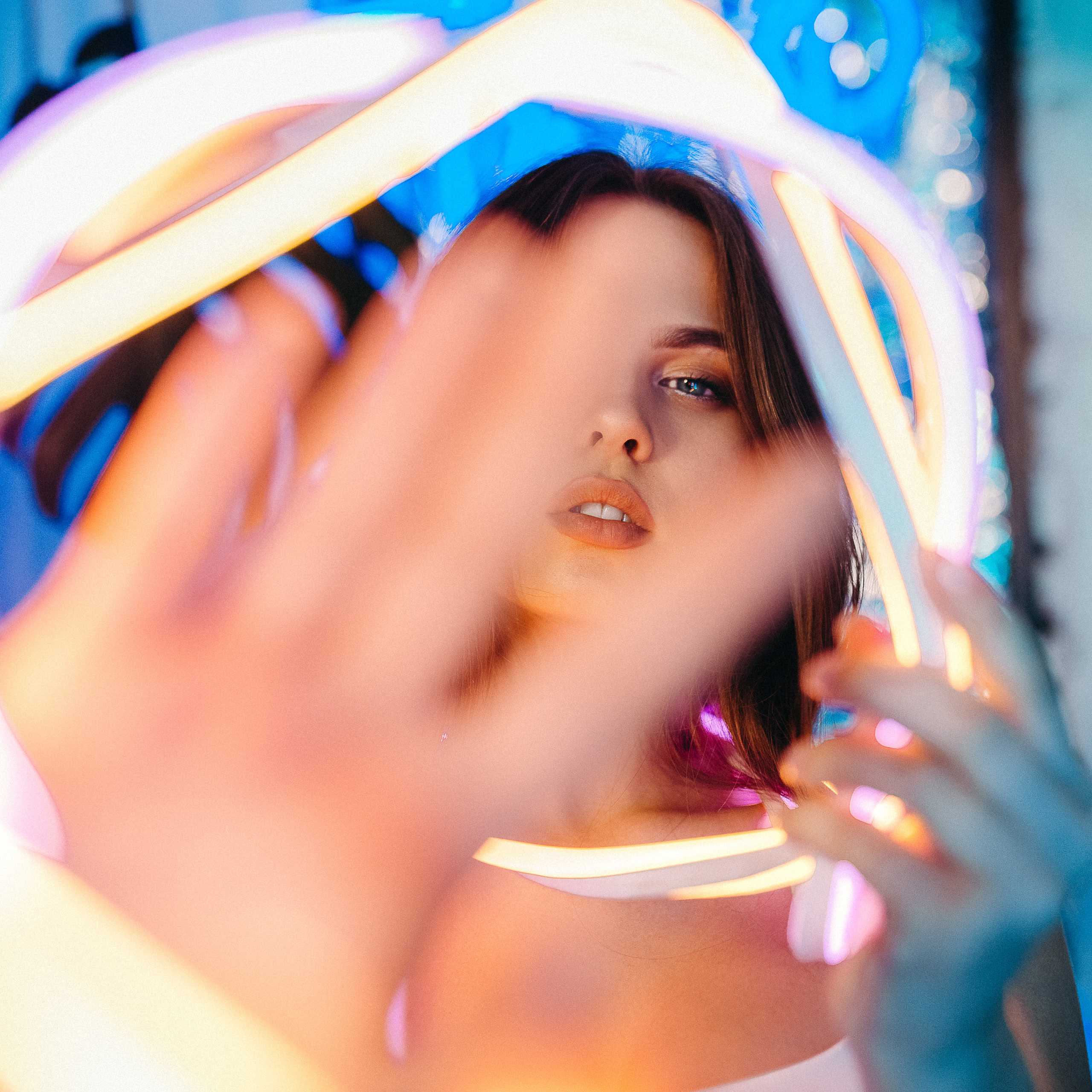 2019. Неон нынче в моде. Марго