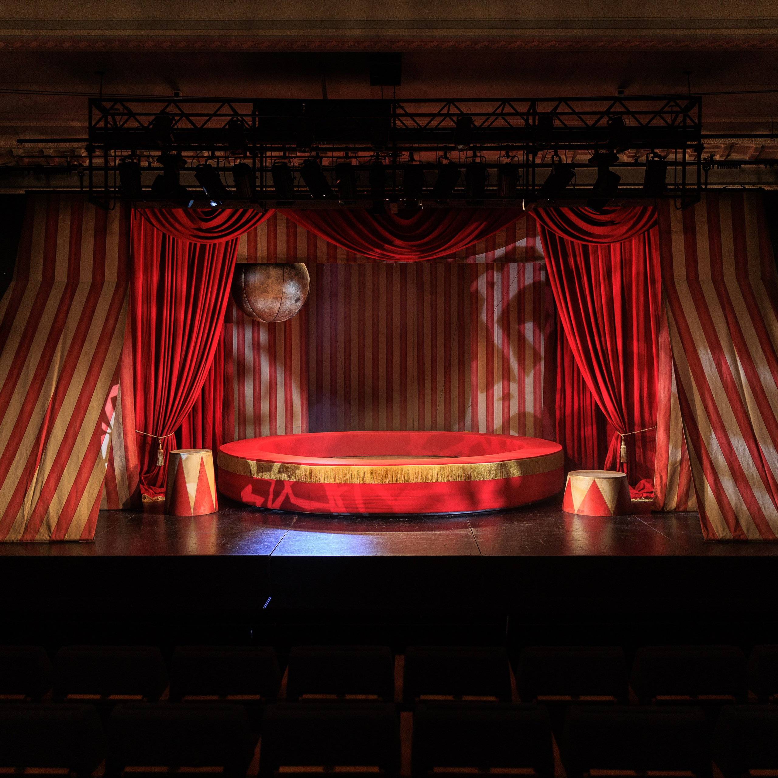 Декорации для спектакля «Тараканище» | Театр БТК. История занавеса. Превращаем идею в технологию