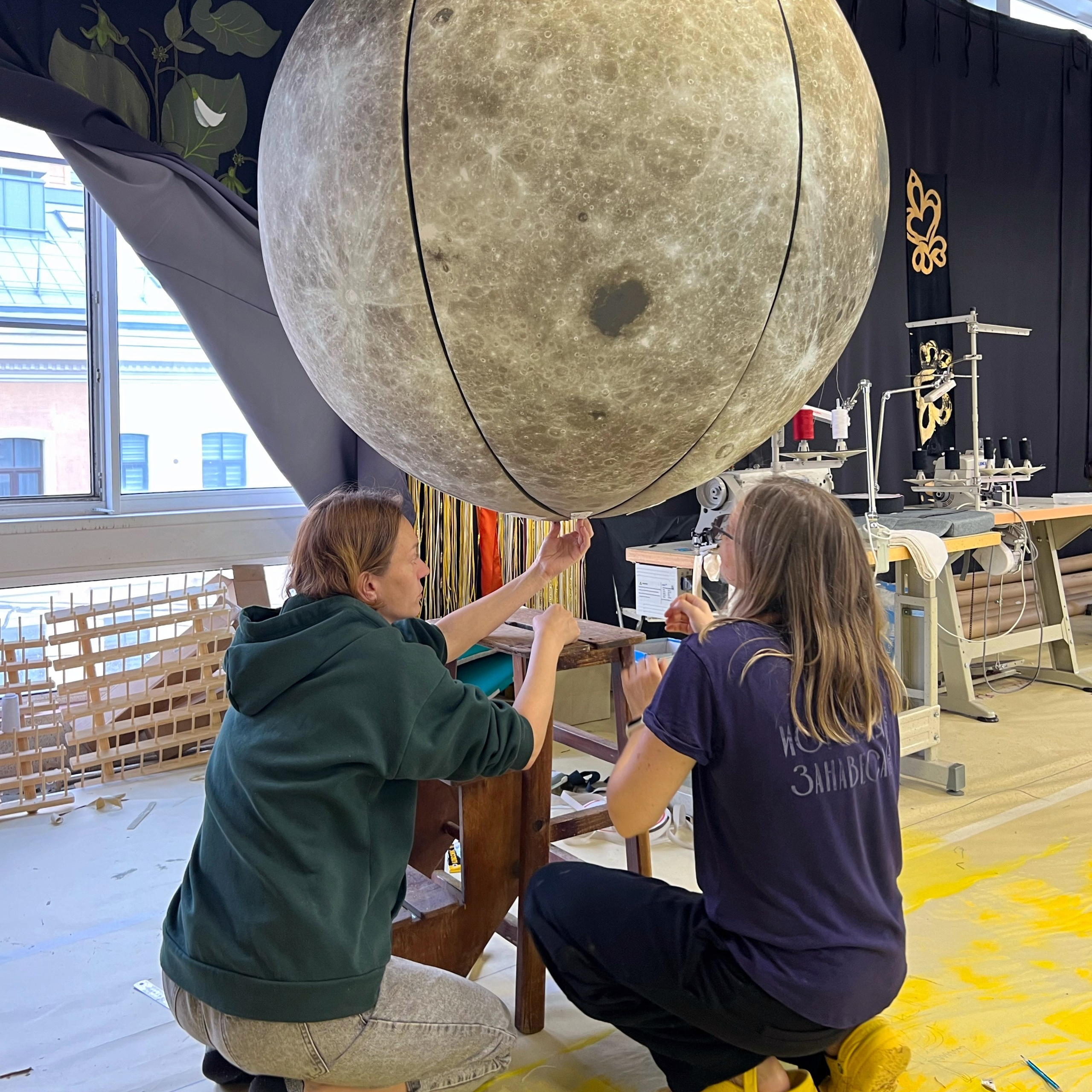 Декорации для спектакля «Тараканище» | Театр БТК. История занавеса. Превращаем идею в технологию