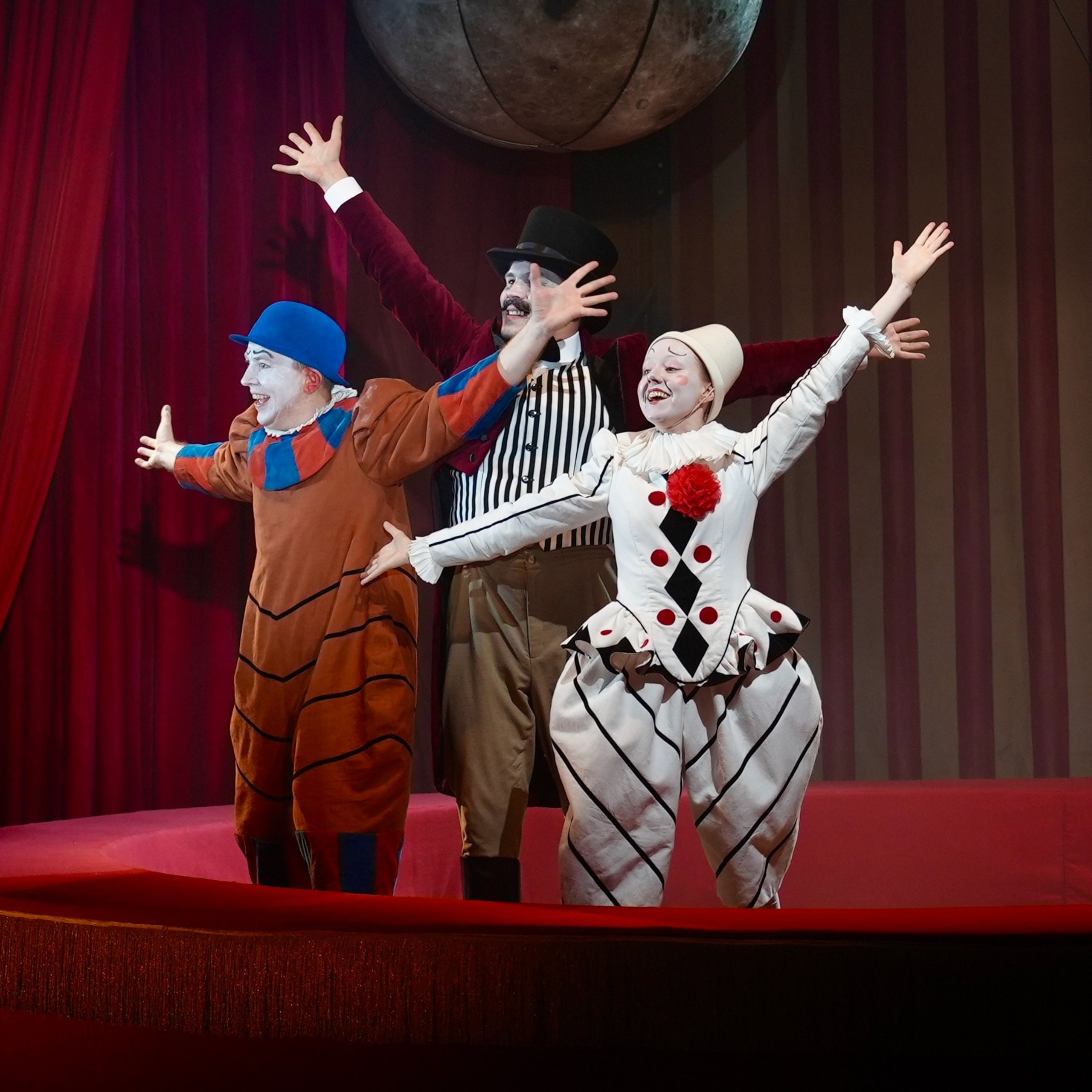 Декорации для спектакля «Тараканище» | Театр БТК. История занавеса. Превращаем идею в технологию