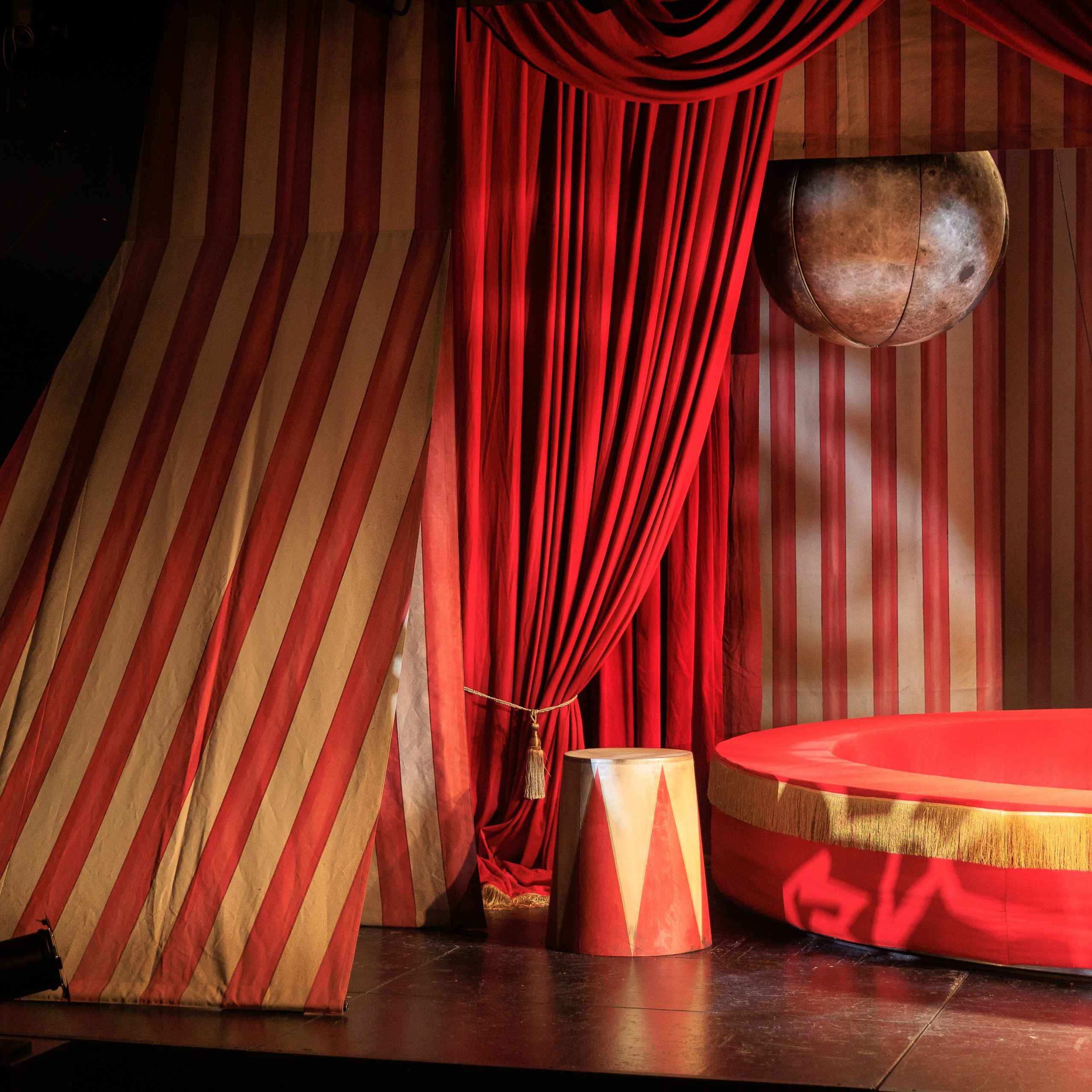 Декорации для спектакля «Тараканище» | Театр БТК. История занавеса. Превращаем идею в технологию