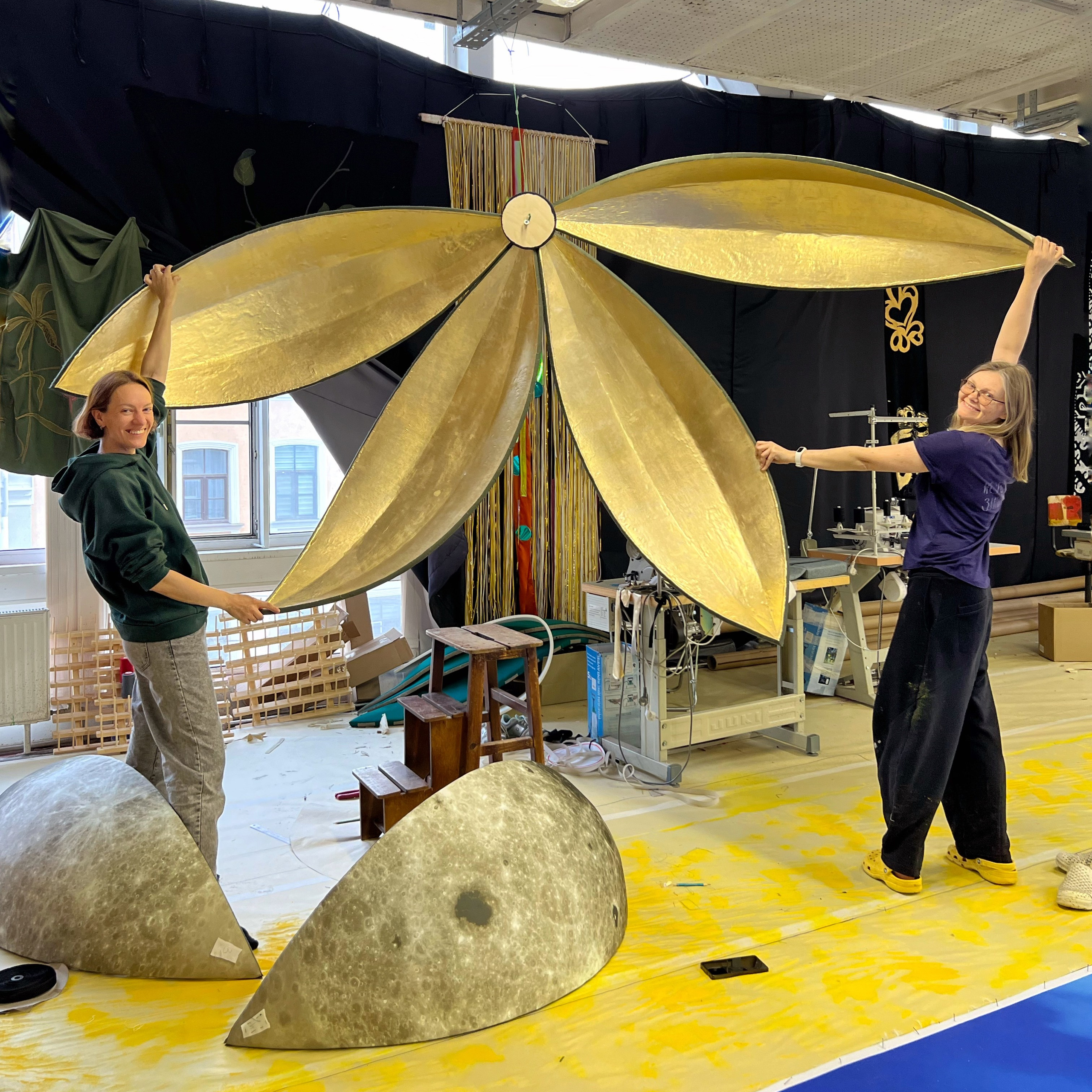 Декорации для спектакля «Тараканище» | Театр БТК. История занавеса. Превращаем идею в технологию