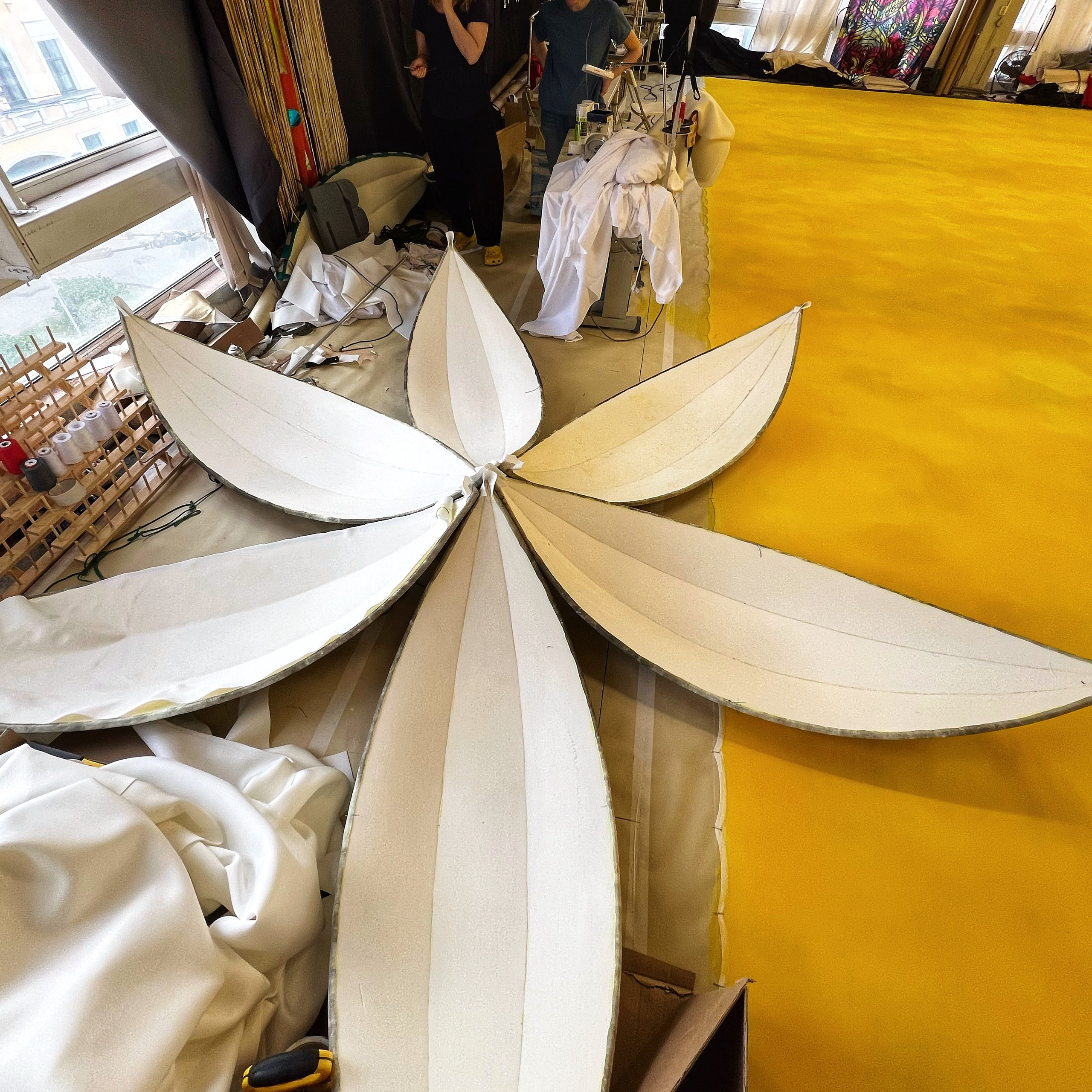 Декорации для спектакля «Тараканище» | Театр БТК. История занавеса. Превращаем идею в технологию