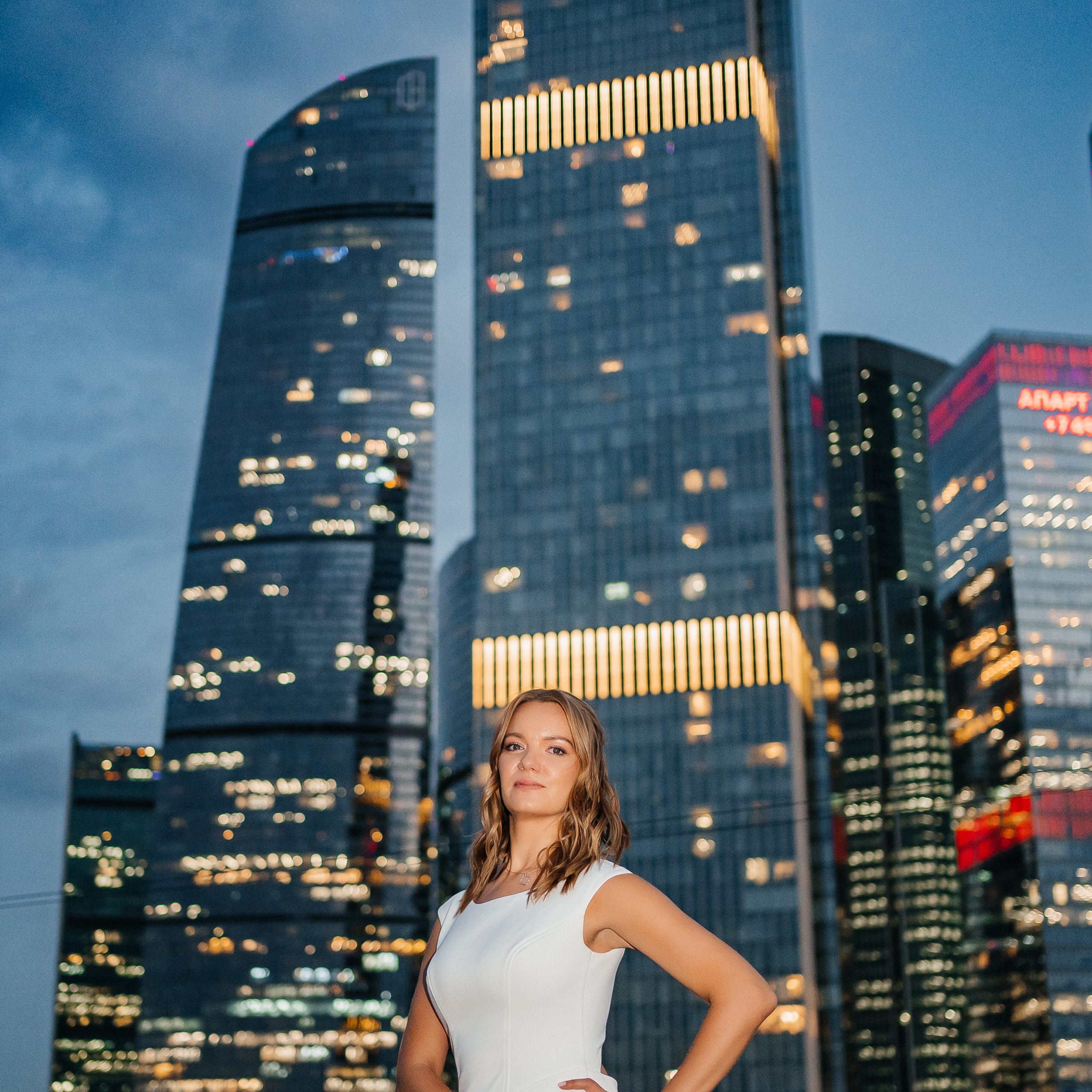 Свадебная фотосессия на крыше Москва-сити. Свадебный и репортажный фотограф Москва
