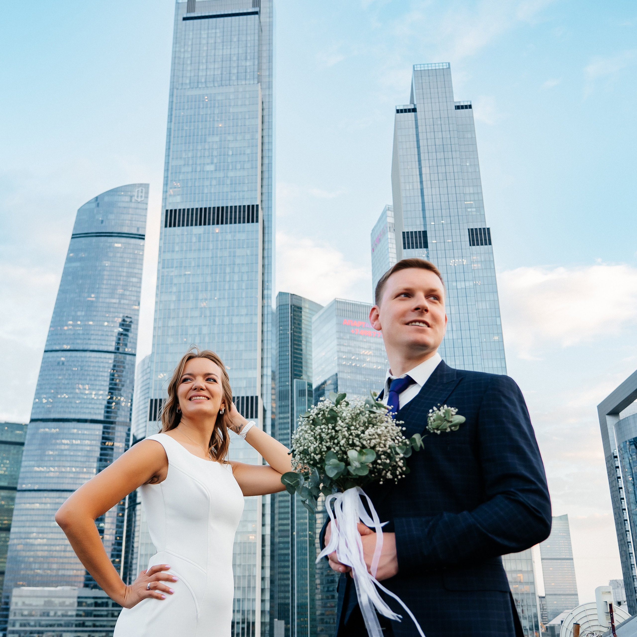 Свадебная фотосессия на крыше Москва-сити. Свадебный и репортажный фотограф Москва