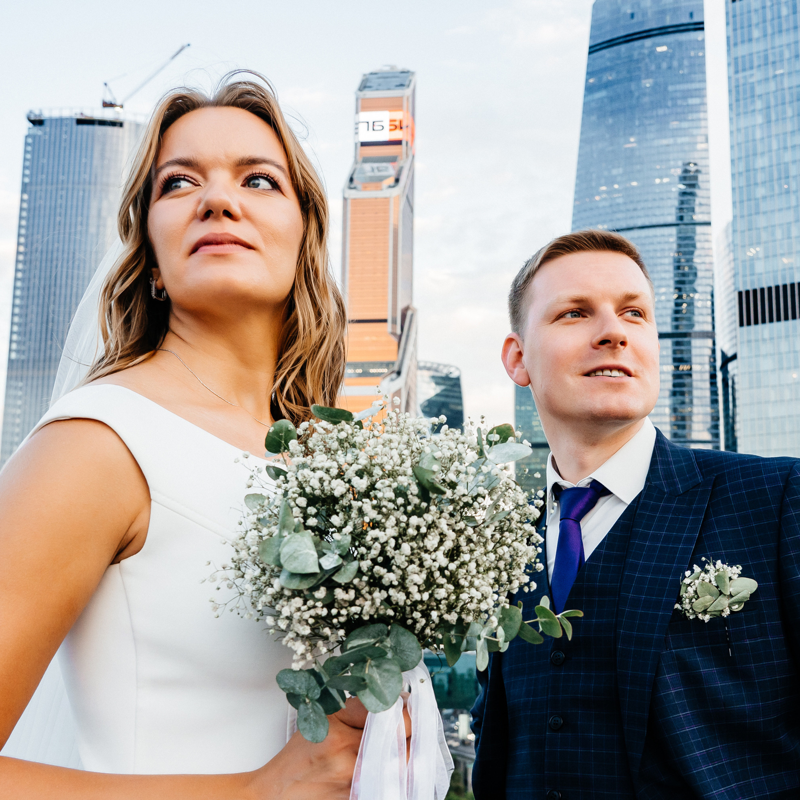 Свадебная фотосессия на крыше Москва-сити. Свадебный и репортажный фотограф Москва
